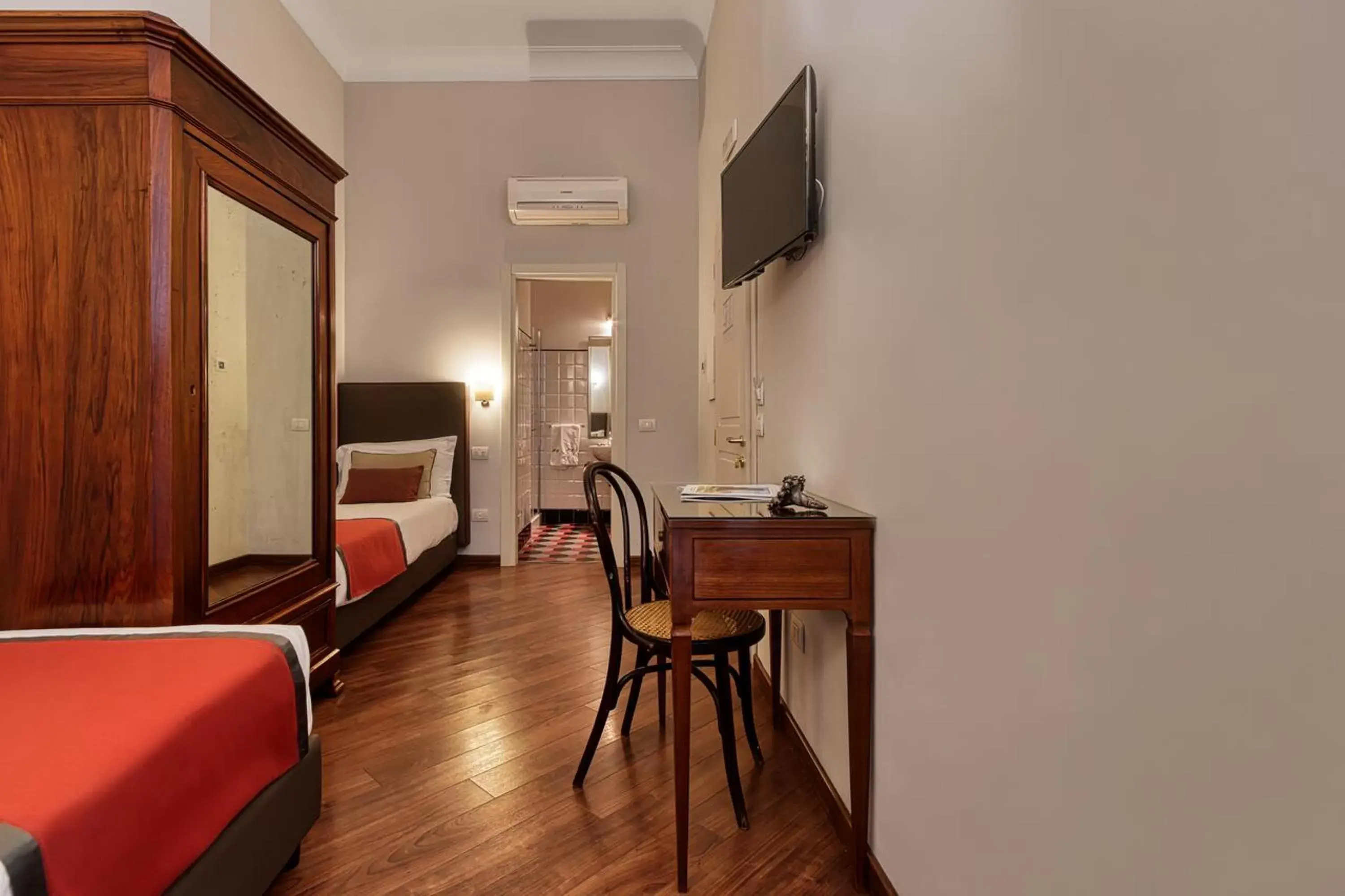 Photo of the whole room, Bed in Decumani Hotel De Charme Photo of the whole room, Bed in Decumani Hotel De Charme