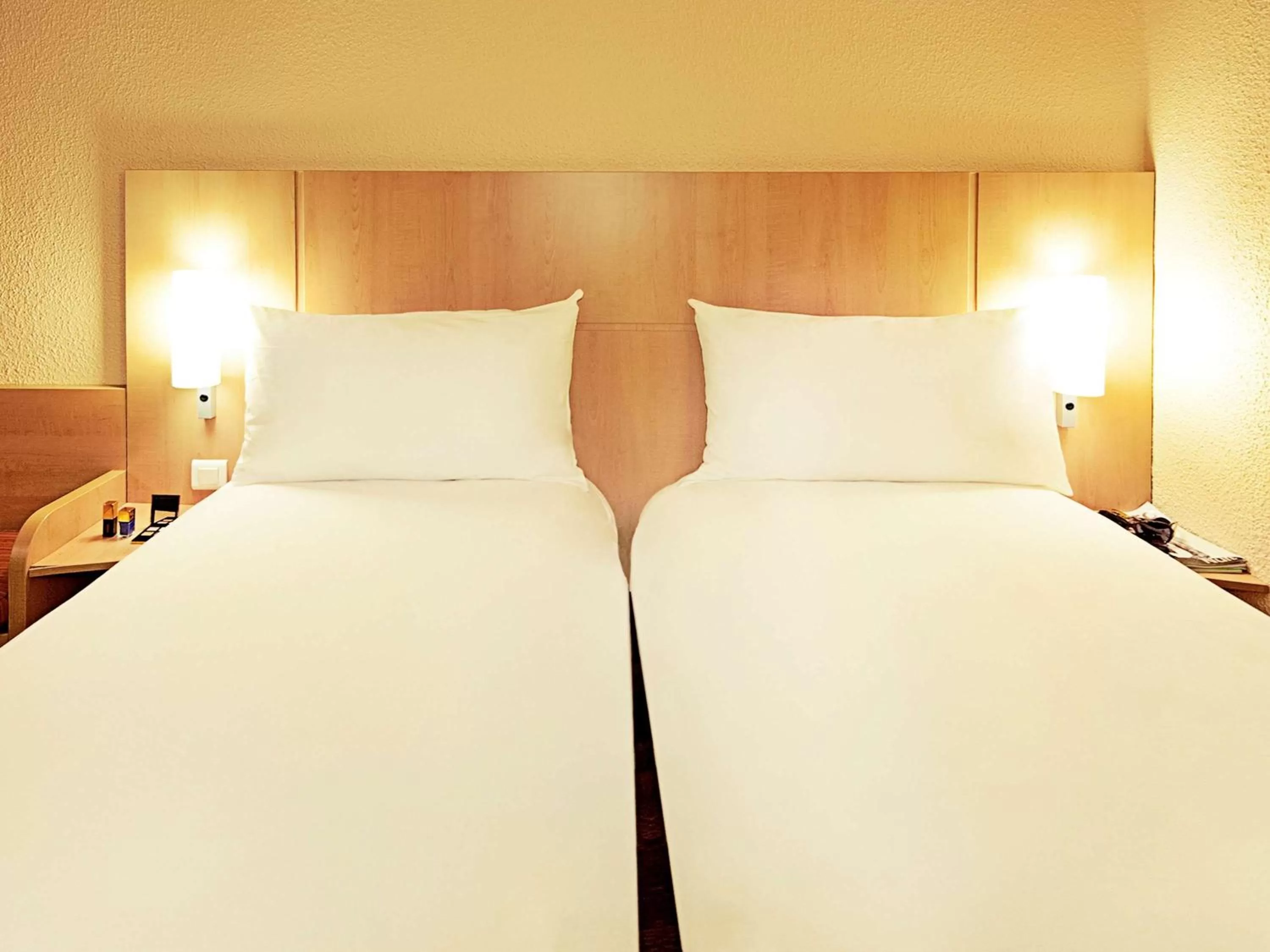 Photo of the whole room, Bed in Hotel Ibis Coimbra Centro