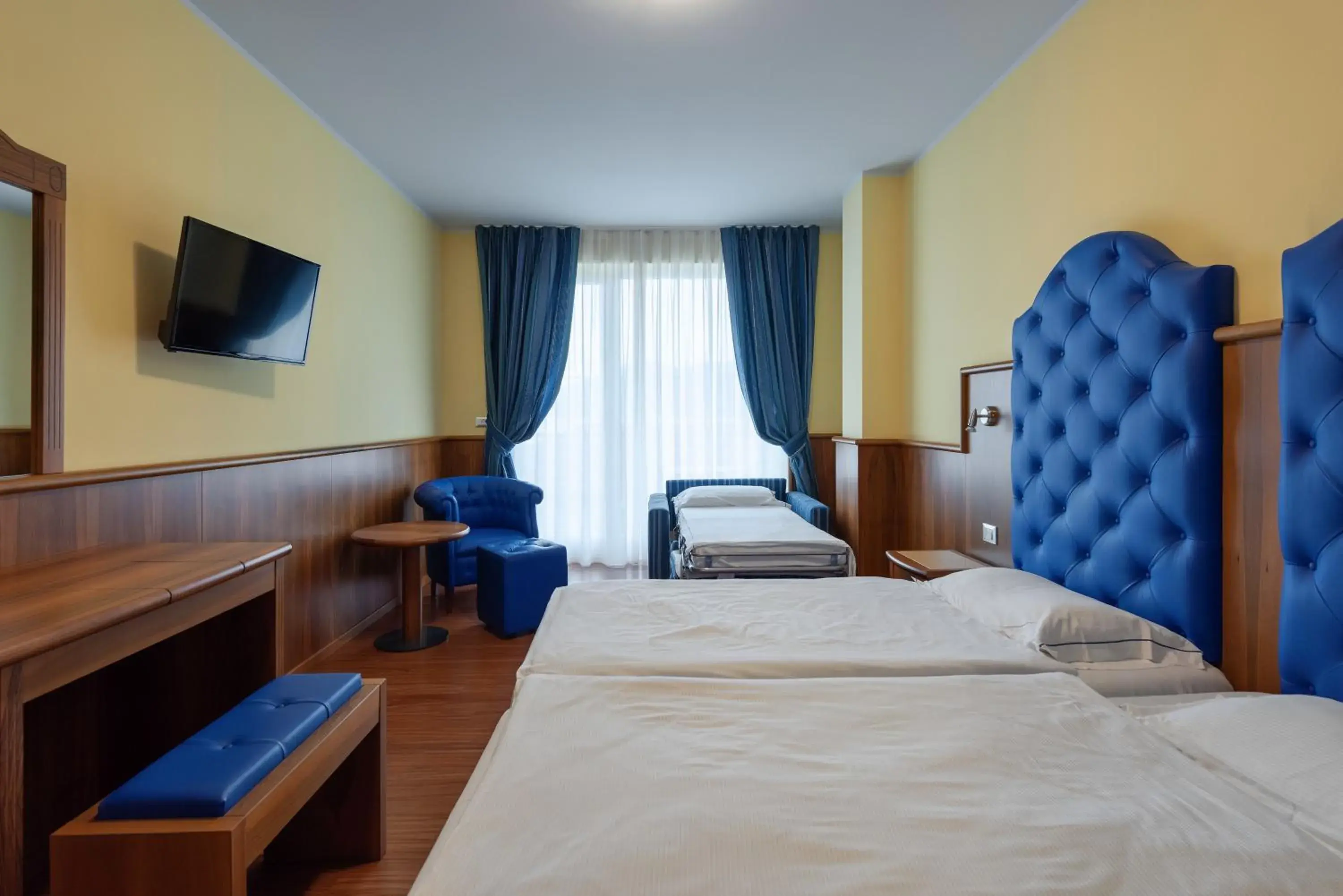 Photo of the whole room, Bed in Hotel Internazionale Photo of the whole room, Bed in Hotel Internazionale