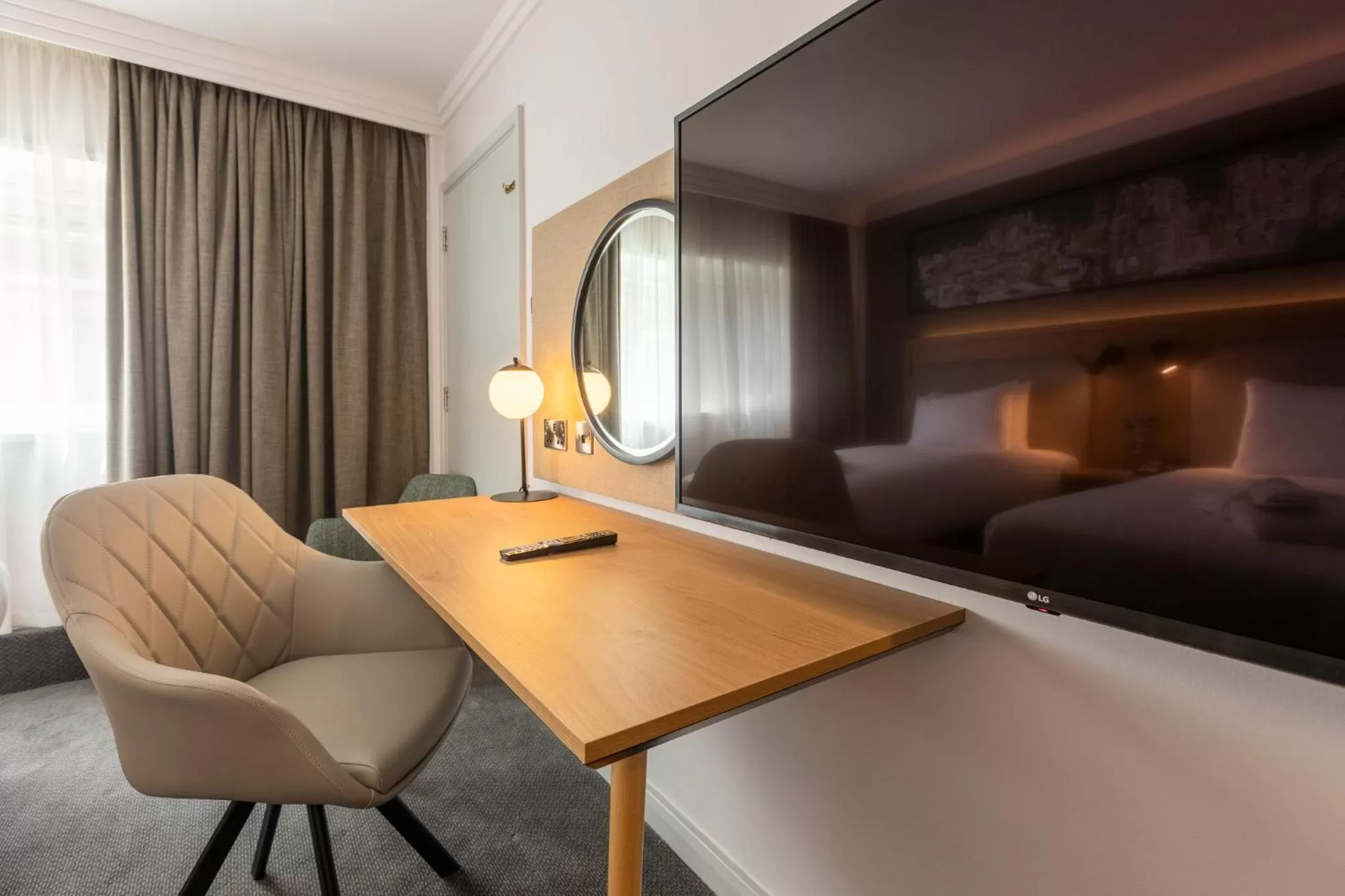 Photo of the whole room in Holiday Inn London - Regent's Park by IHG
