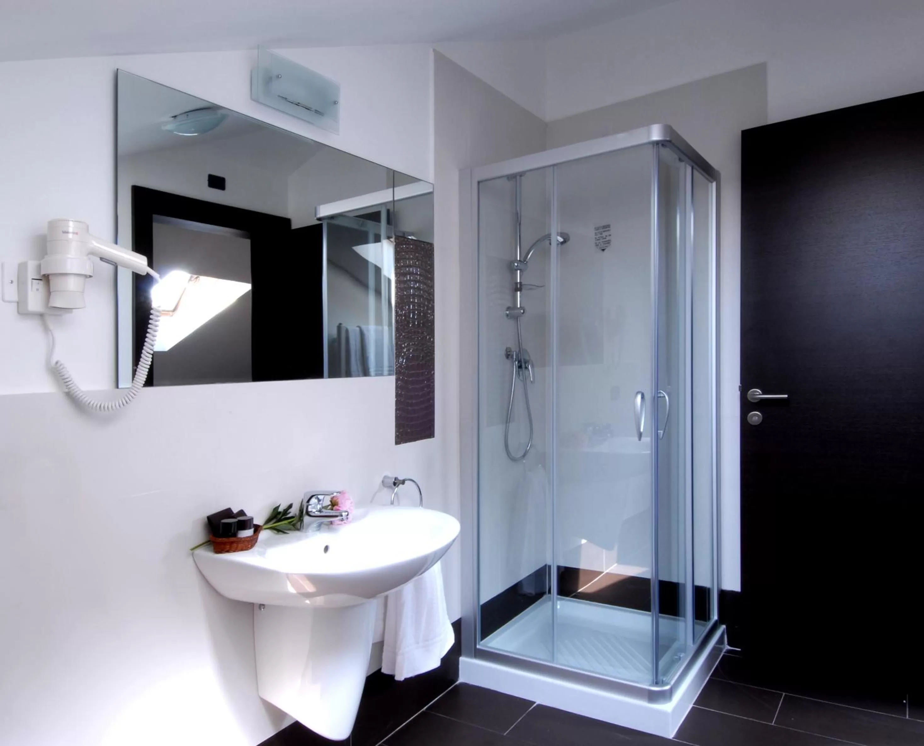 Shower in Hotel Villa Pannonia