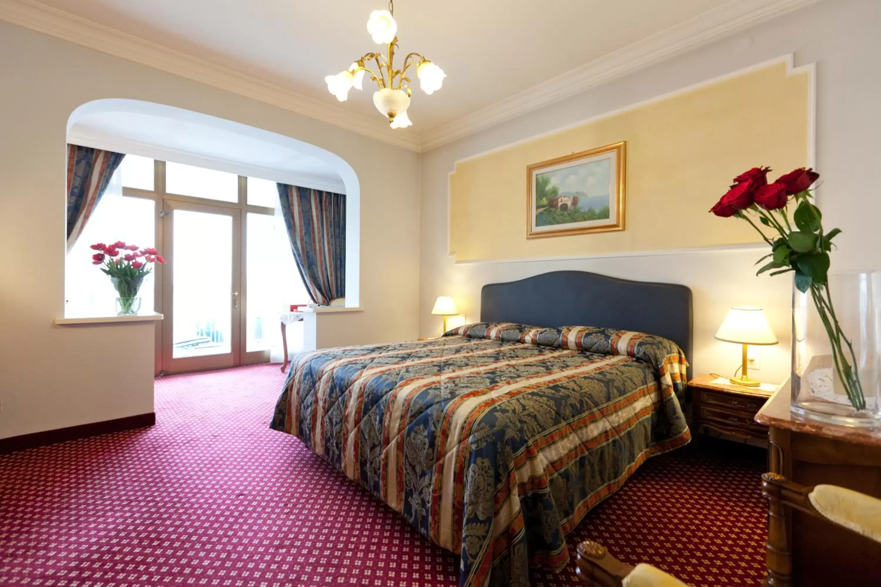 Photo of the whole room, Bed in Hotel La Residence & Idrokinesis Photo of the whole room, Bed in Hotel La Residence & Idrokinesis