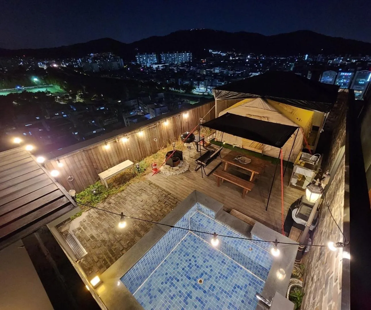 Pool View in HOTEL498