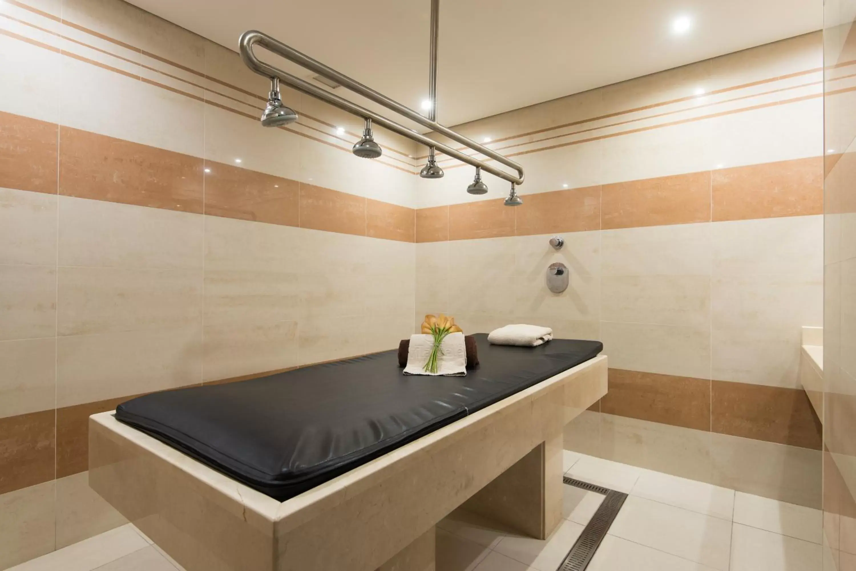 Spa and wellness centre/facilities in Vila Gale Collection Palácio dos Arcos Spa and wellness centre/facilities in Vila Gale Collection Palácio dos Arcos