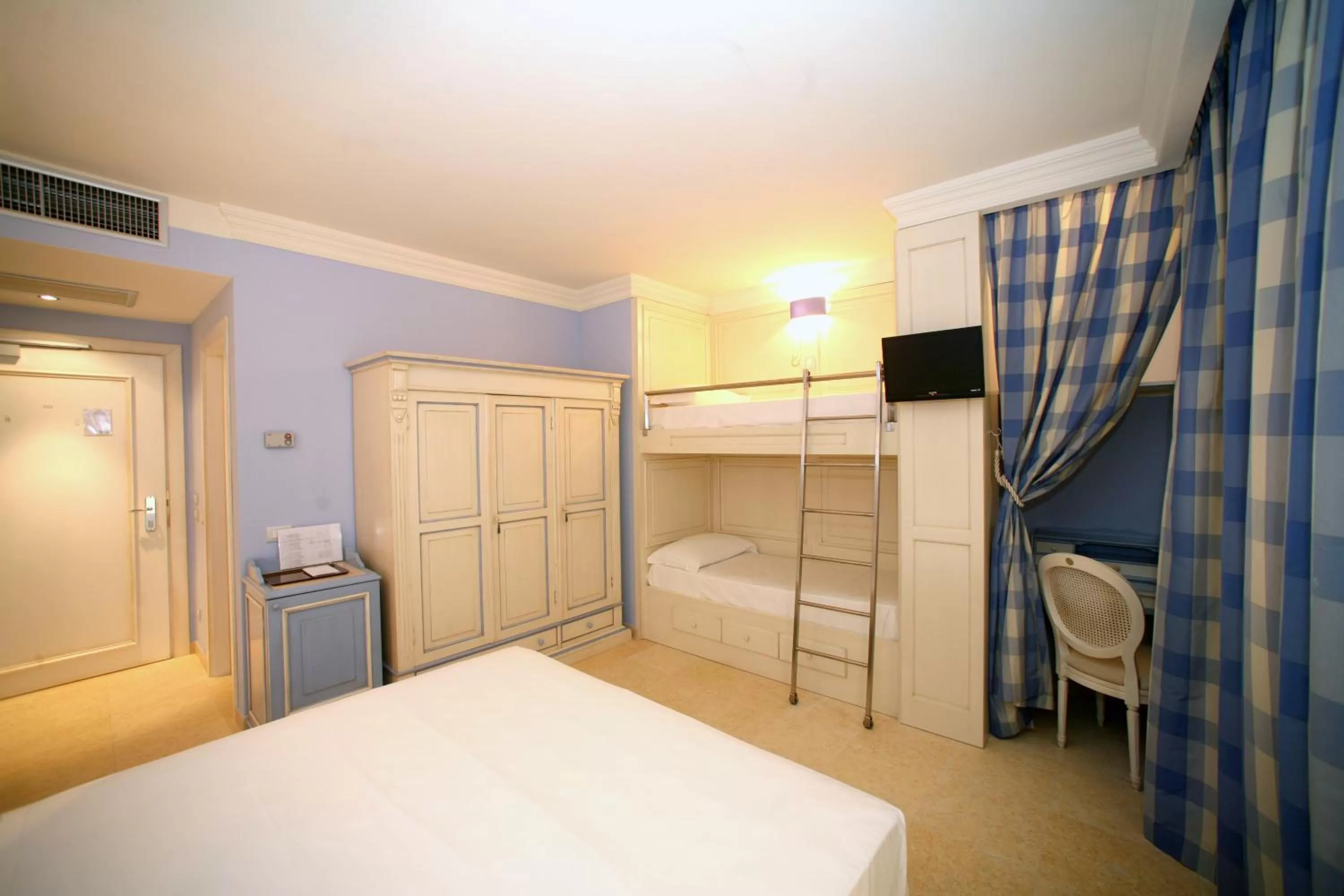 Bedroom, Bed in Palace Hotel Vieste