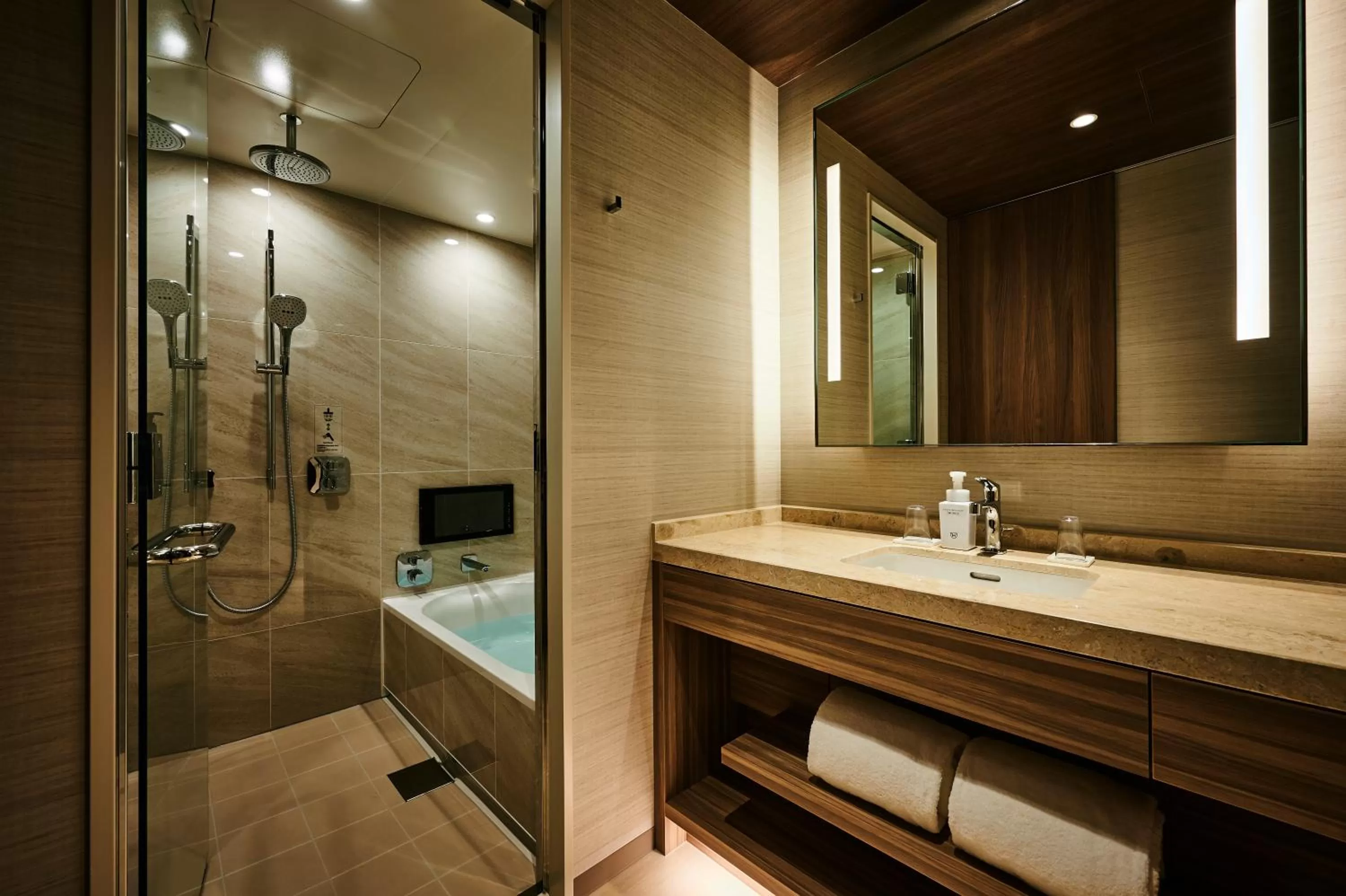 Shower in The Royal Park Hotel Iconic Osaka Midosuji