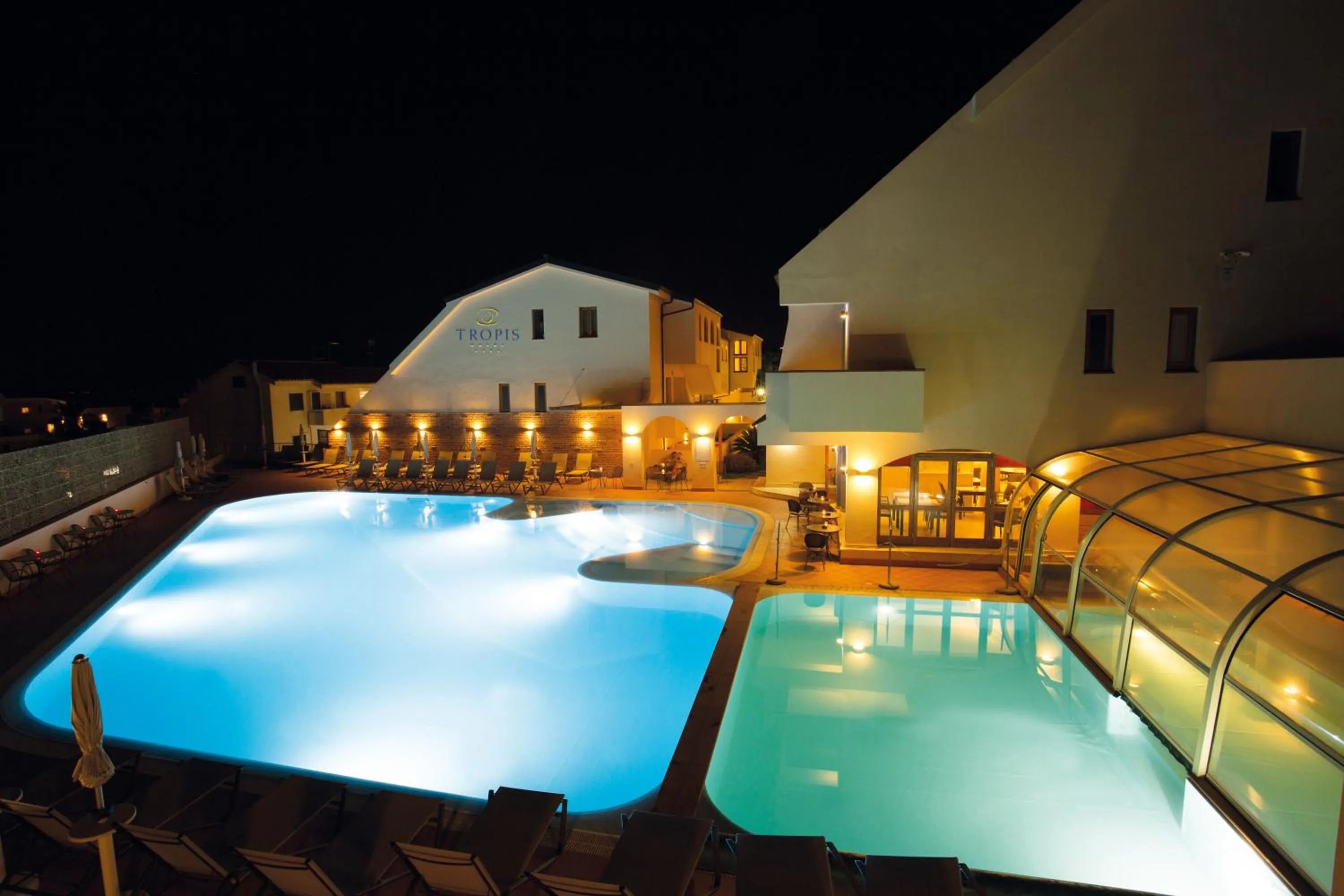 Swimming pool in Tropis Hotel