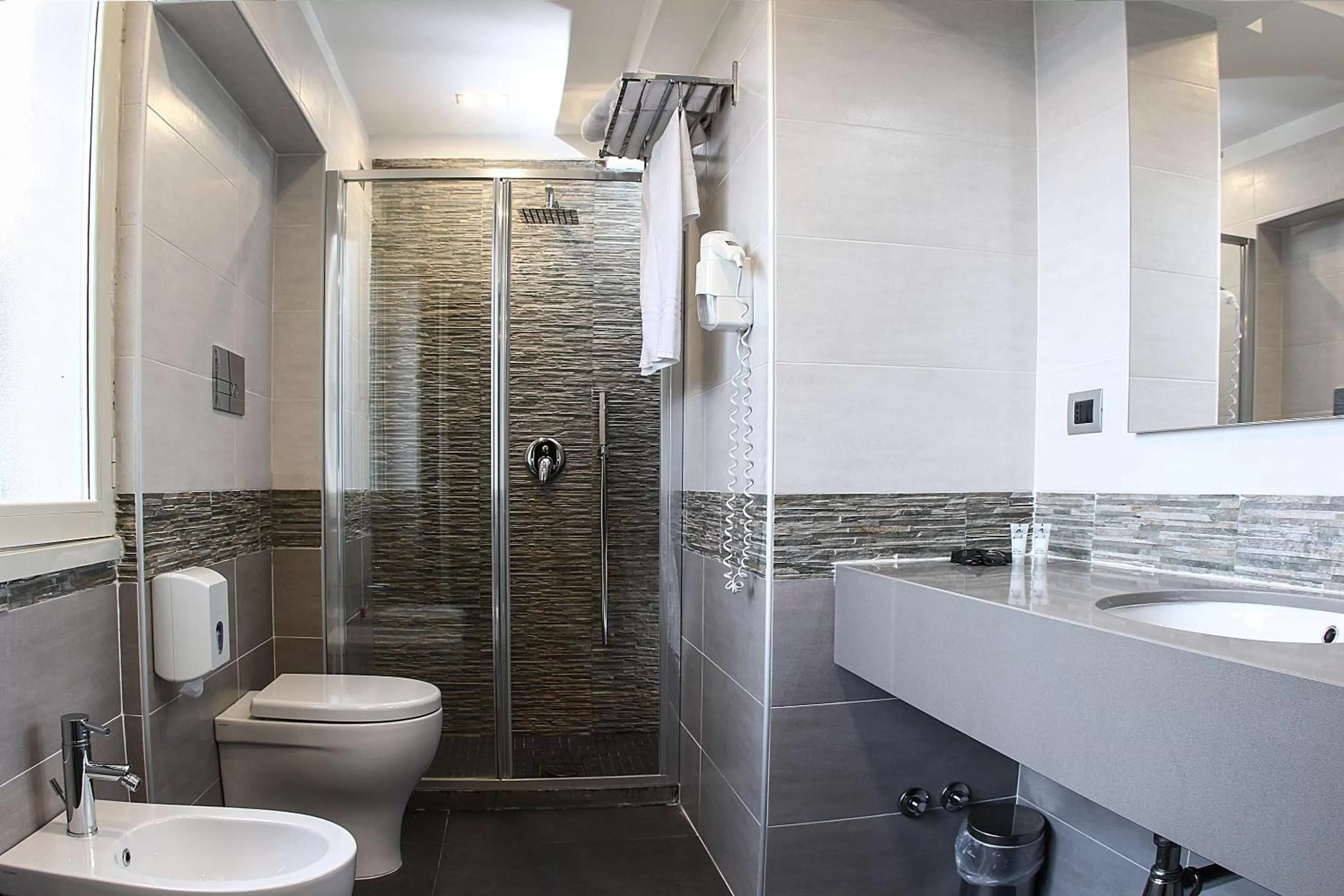 Bathroom in Best Western JFK Hotel