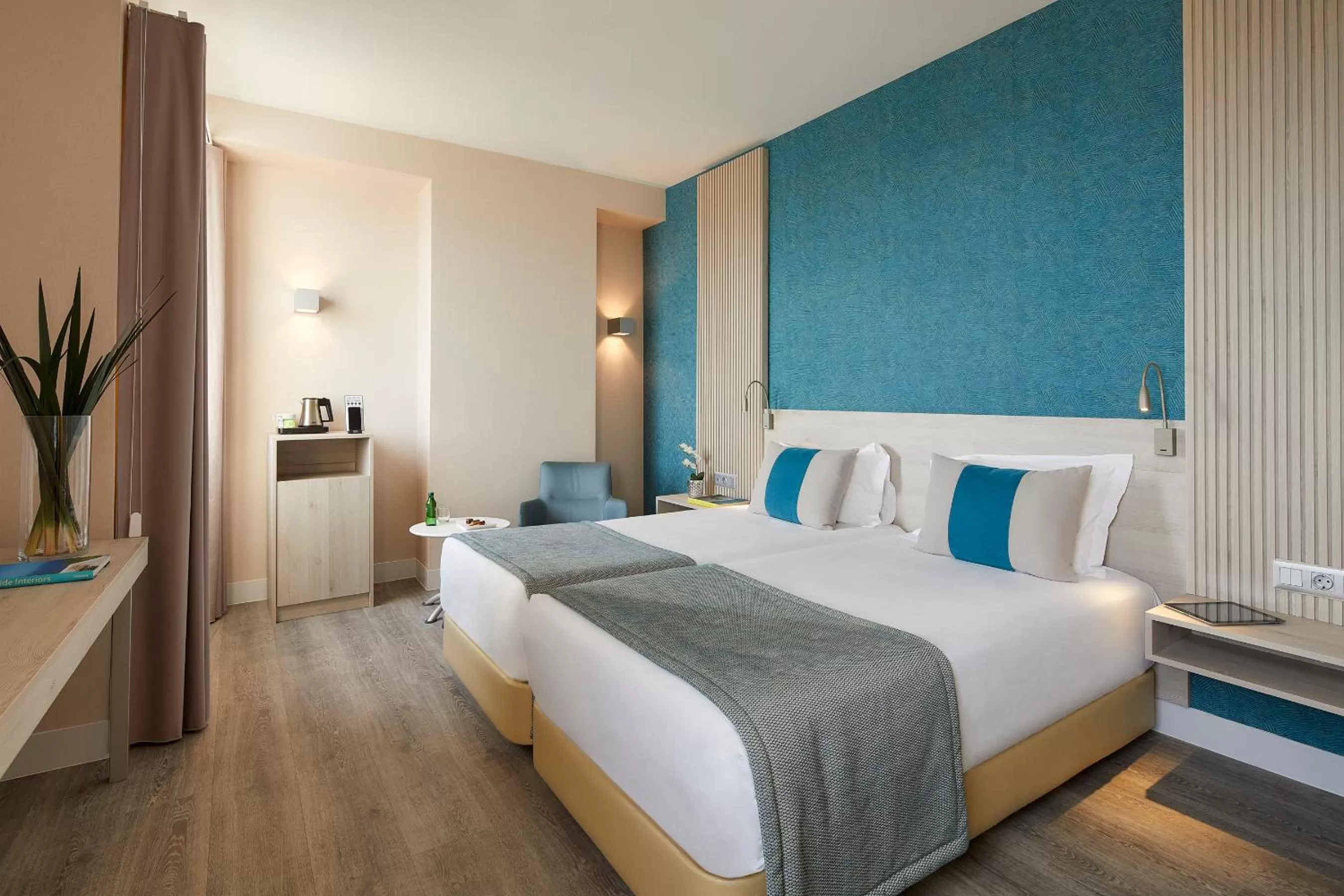 Bedroom, Bed in Occidental Faro