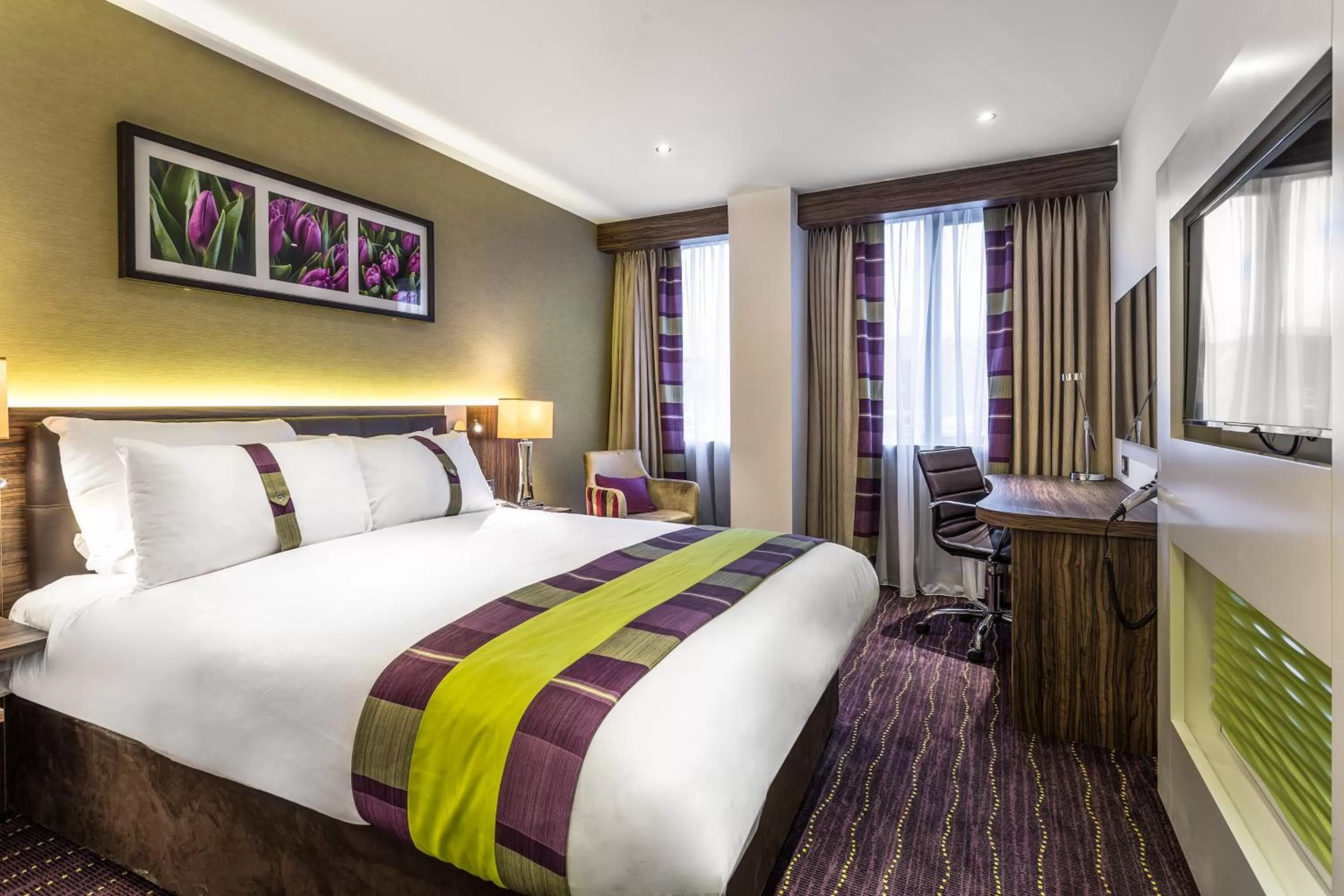Photo of the whole room, Bed in Holiday Inn London Watford Junction by IHG