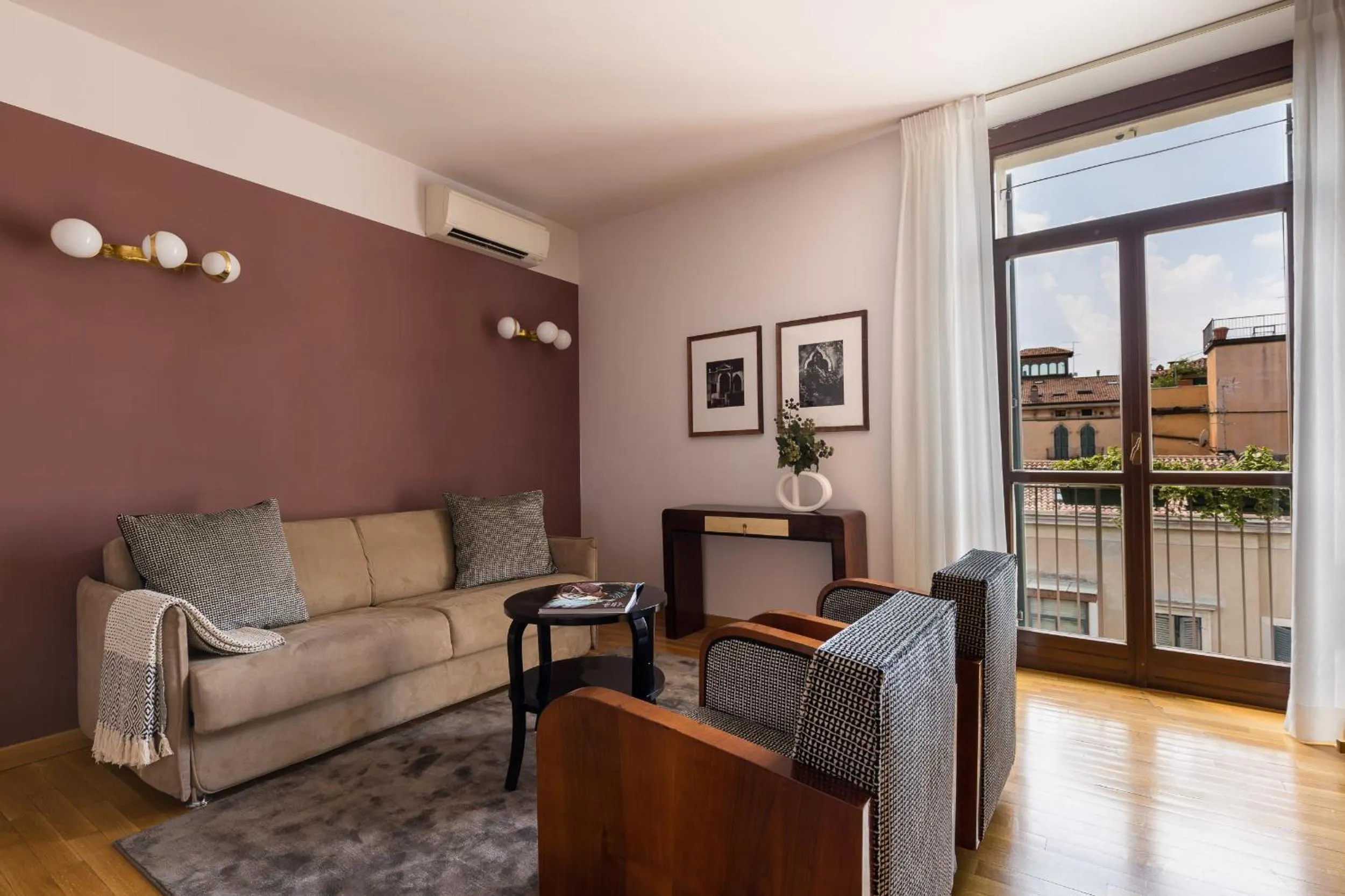 TV and multimedia in Escalus Luxury Suites Verona
