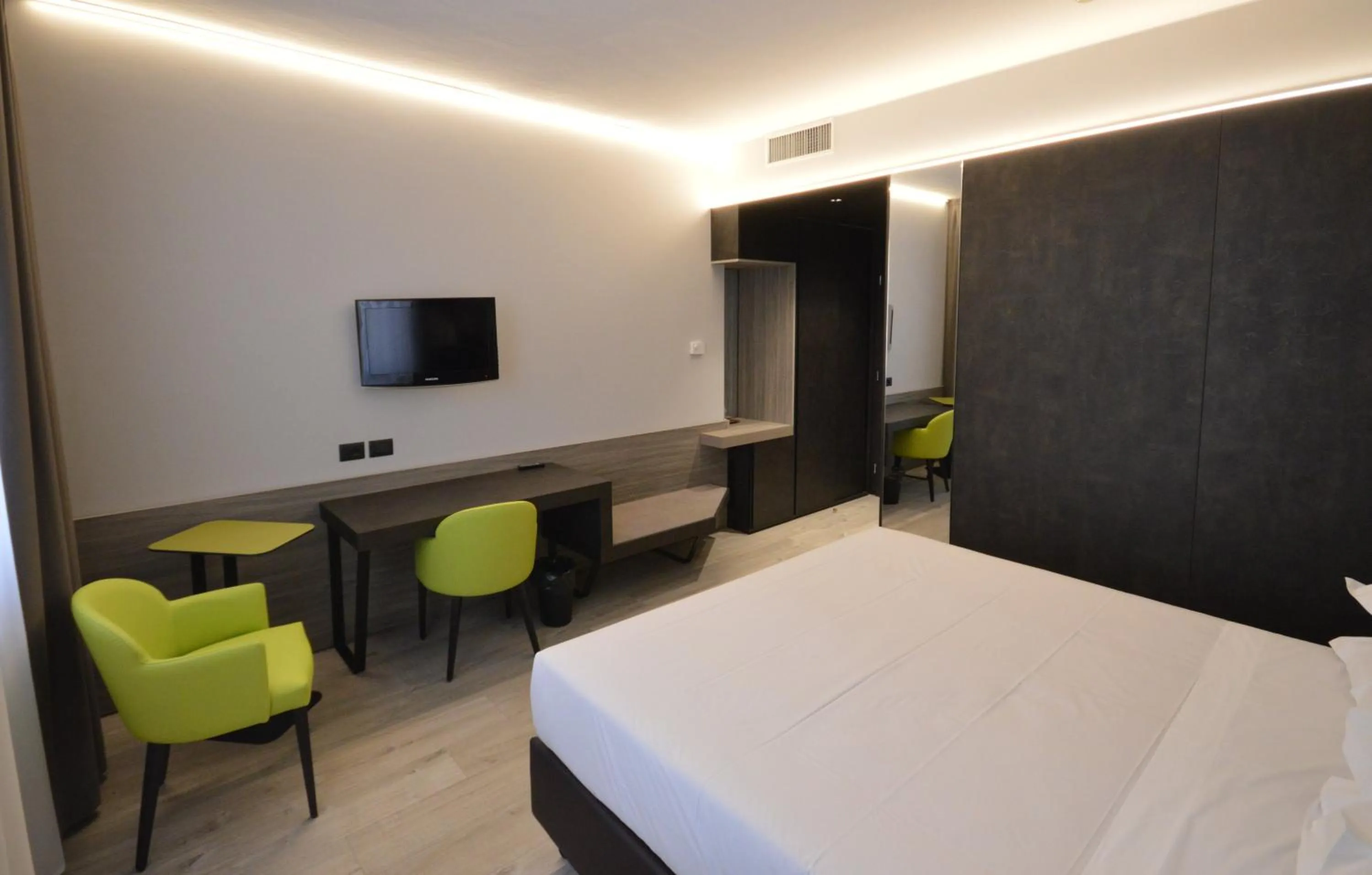 Photo of the whole room, Bed in Hotel Friuli
