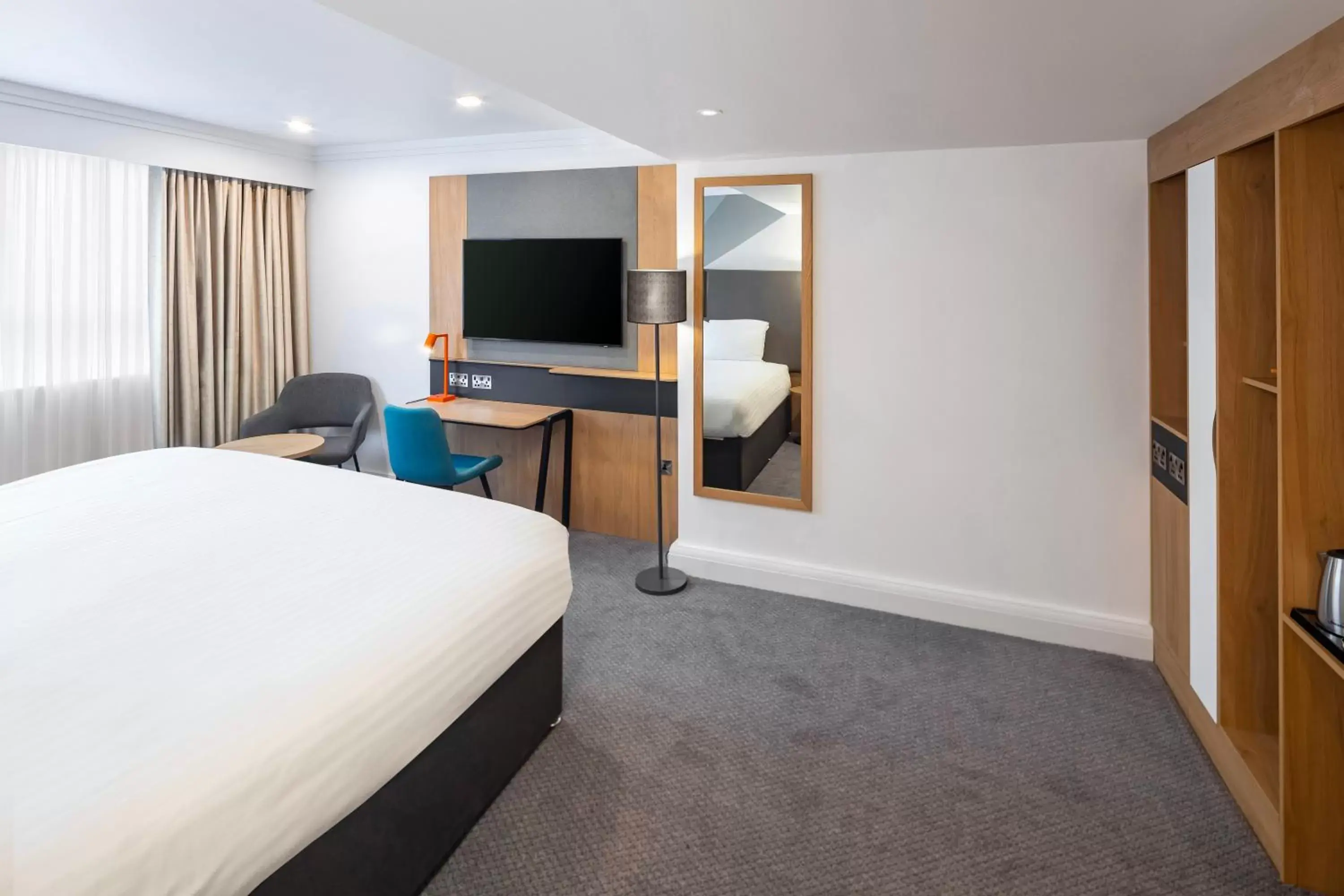 Bedroom, Bed in Holiday Inn London-Bexley by IHG Bedroom, Bed in Holiday Inn London-Bexley by IHG