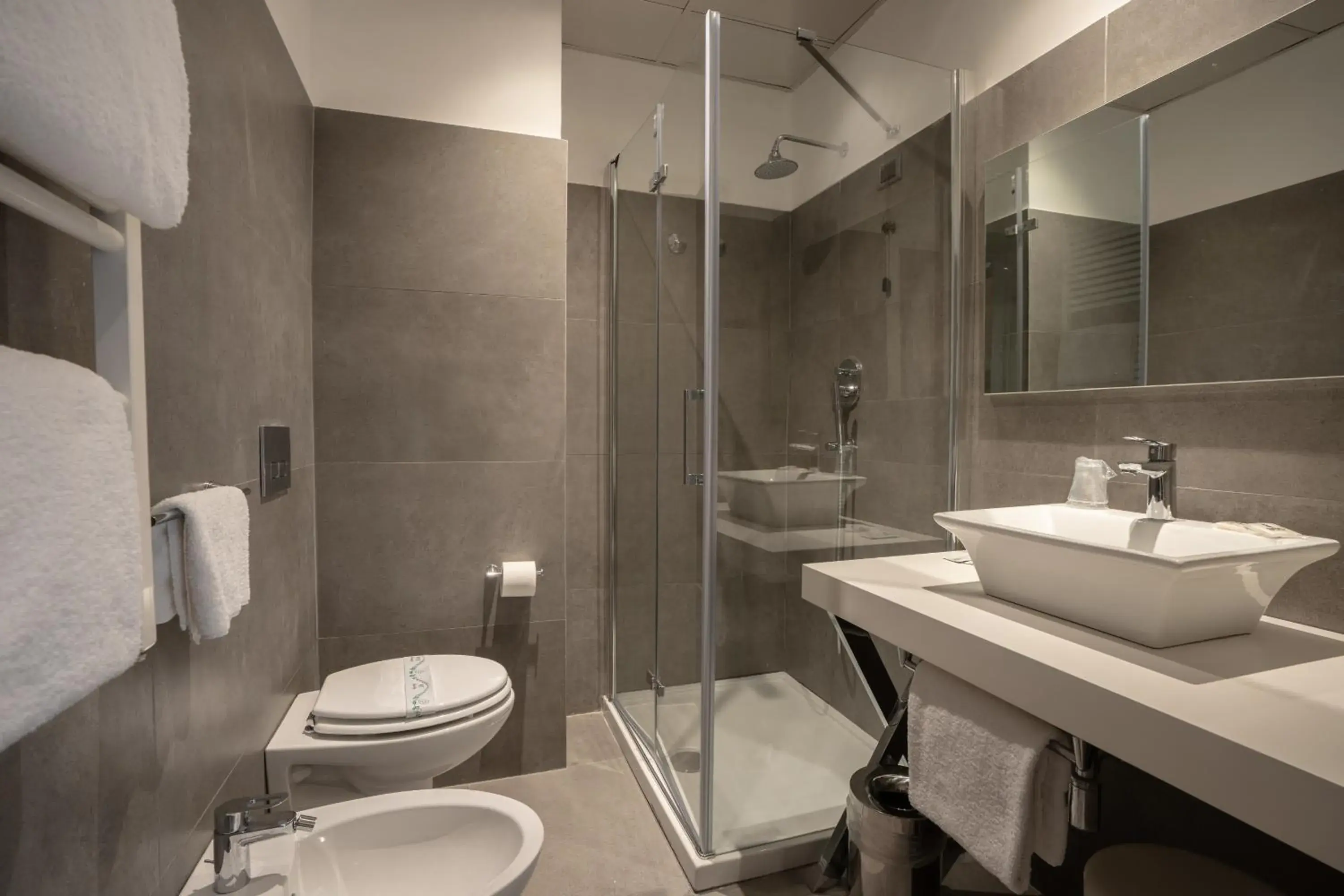 Bathroom in Hotel Poledrini Bathroom in Hotel Poledrini