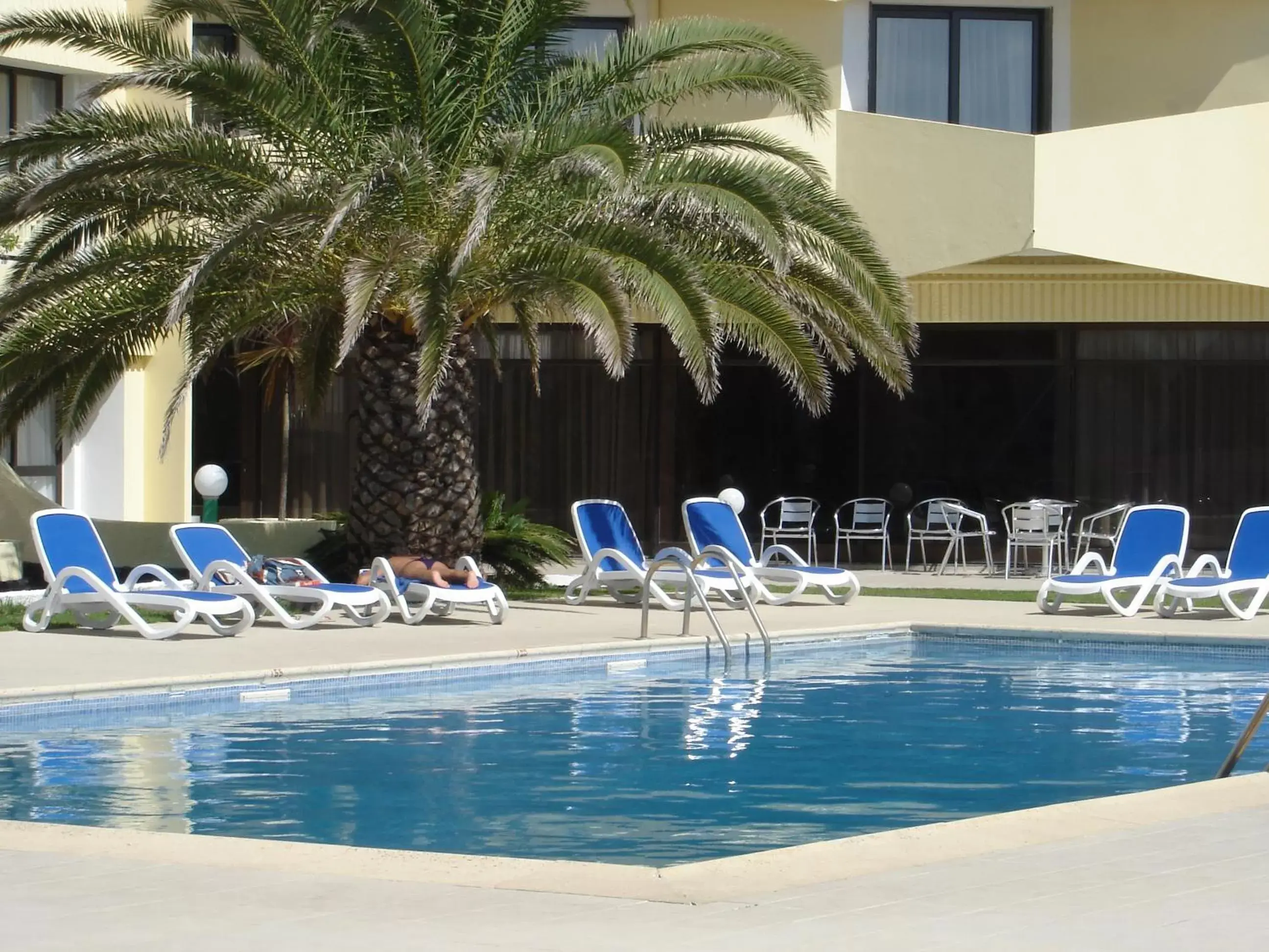 Swimming pool in Hotel Caravelas Swimming pool in Hotel Caravelas