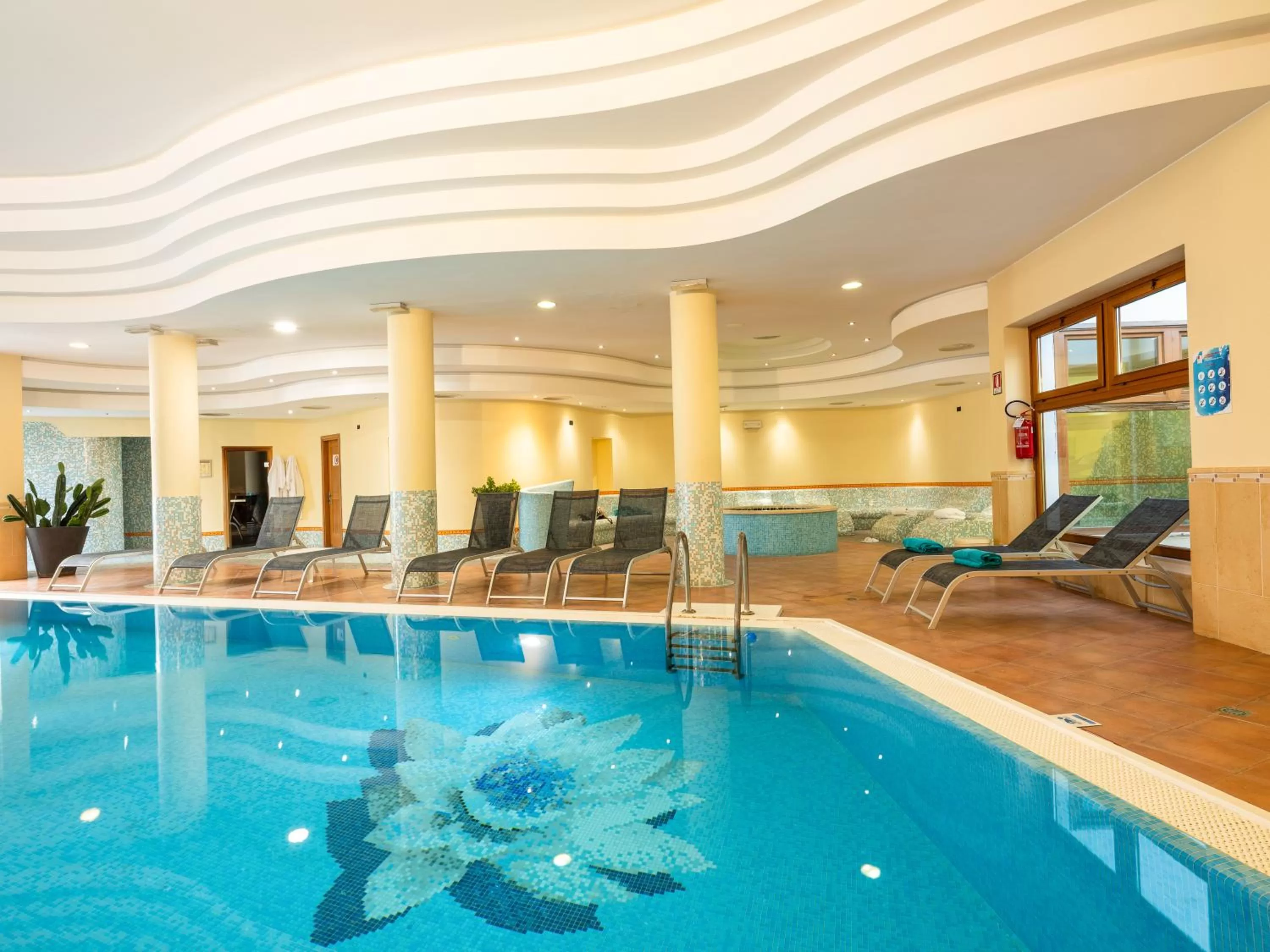 Swimming pool in Active Hotel Paradiso