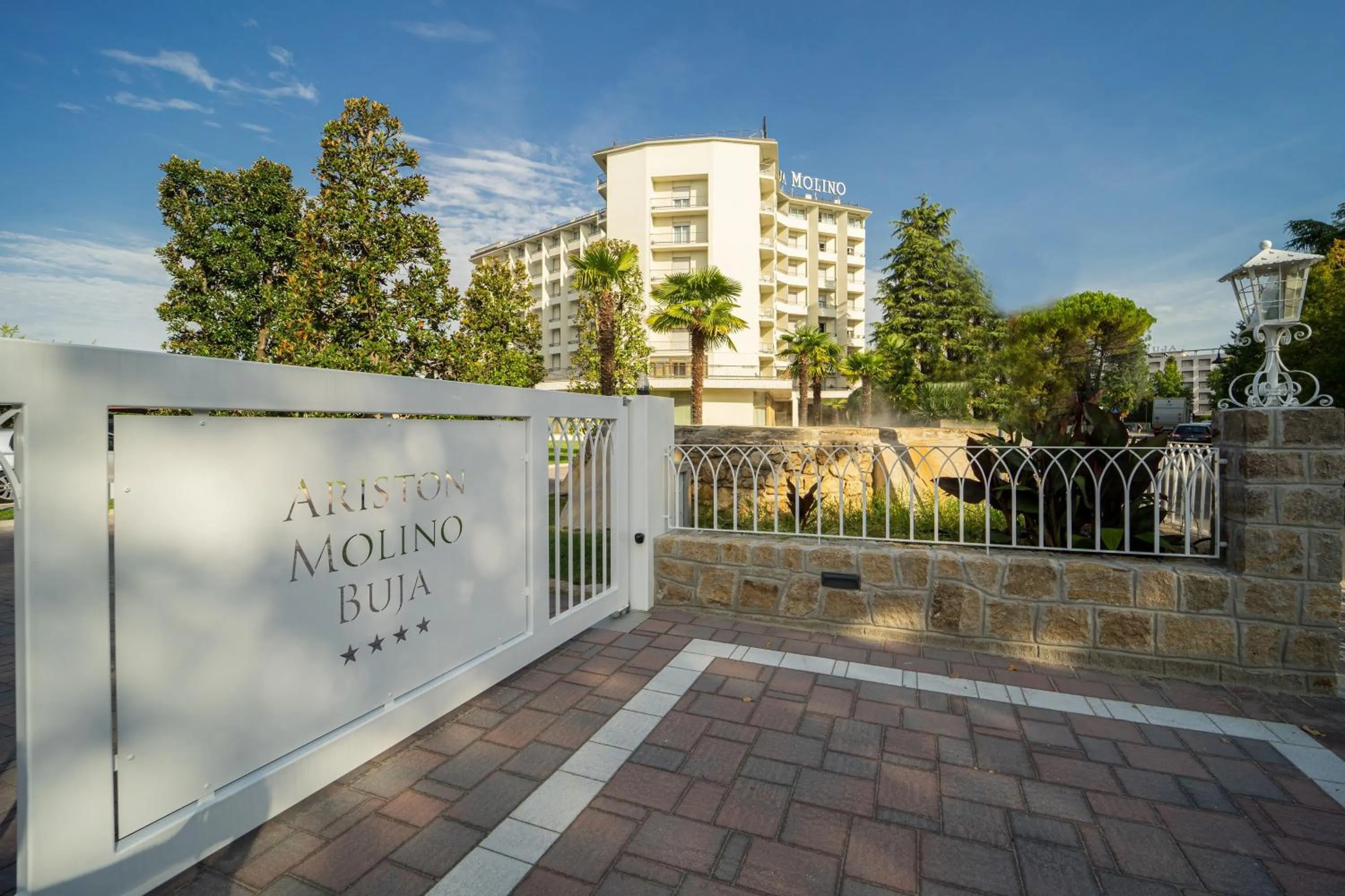 Facade/entrance in Hotel Ariston Molino Buja