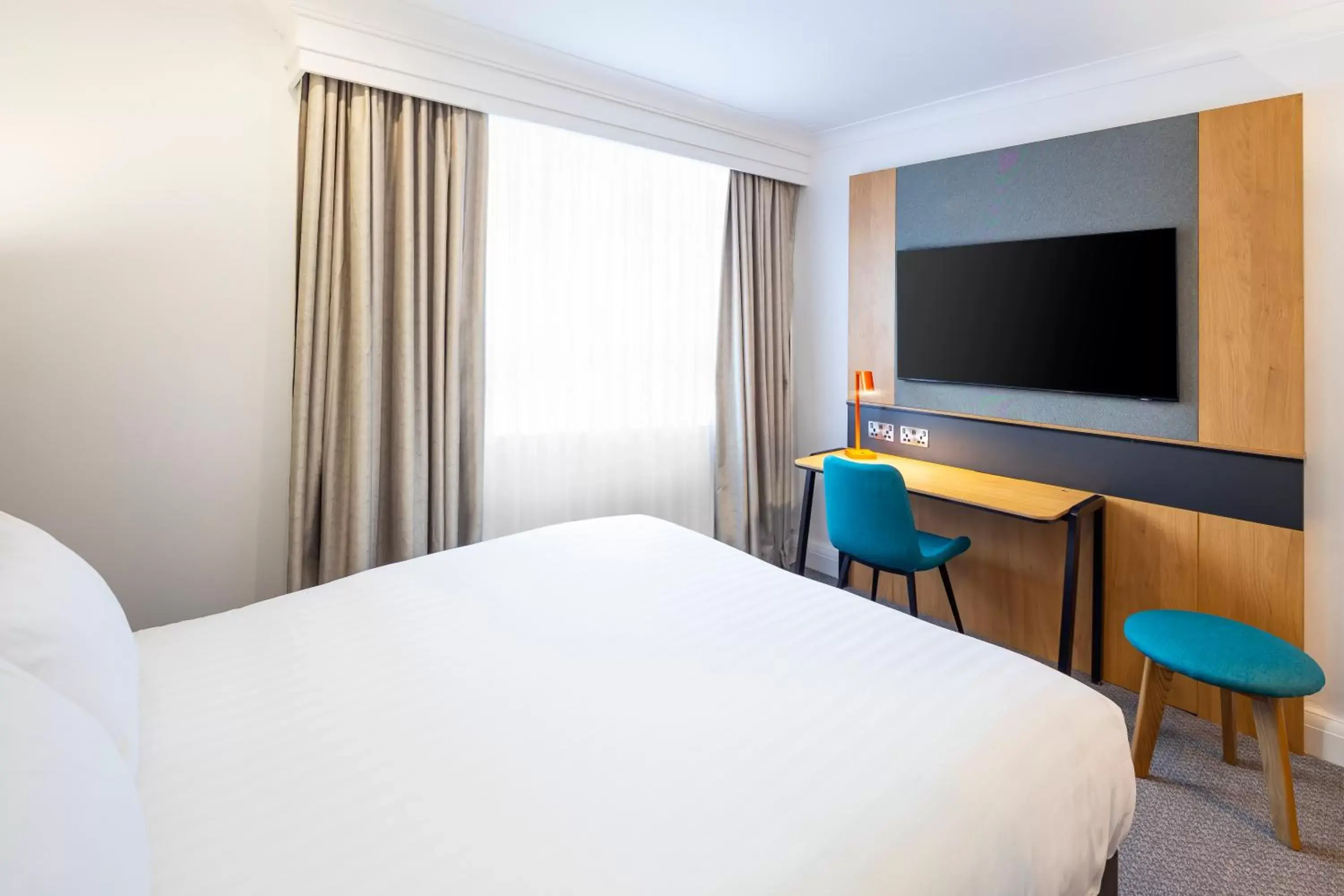 Bedroom, Bed in Holiday Inn London-Bexley by IHG Bedroom, Bed in Holiday Inn London-Bexley by IHG