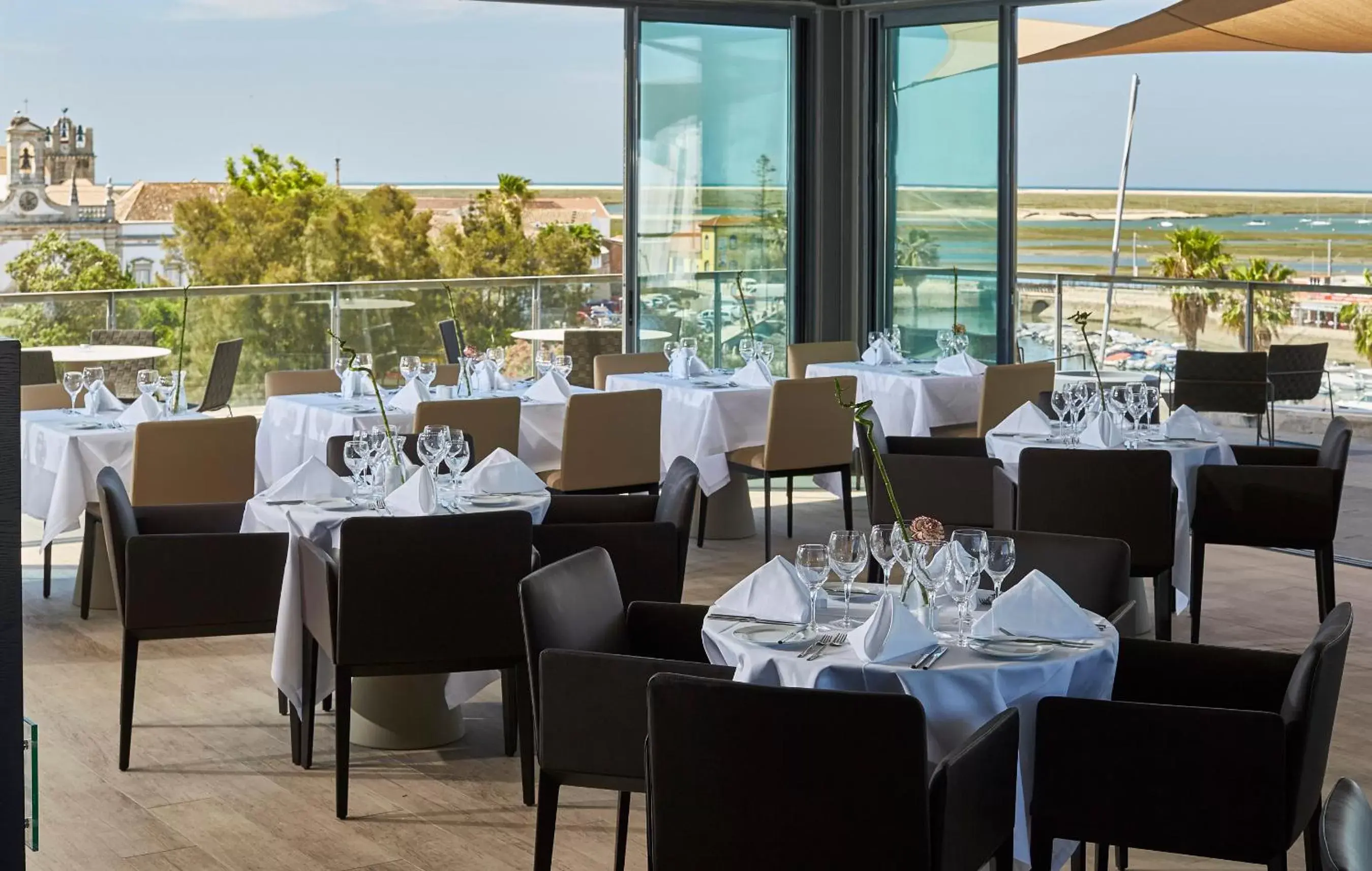 Restaurant/places to eat in Occidental Faro Restaurant/places to eat in Occidental Faro