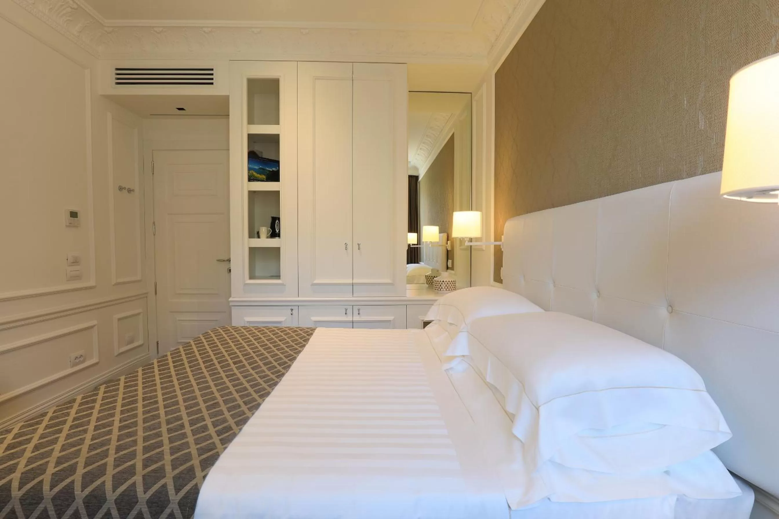 Photo of the whole room, Bed in Grand Hotel Palace