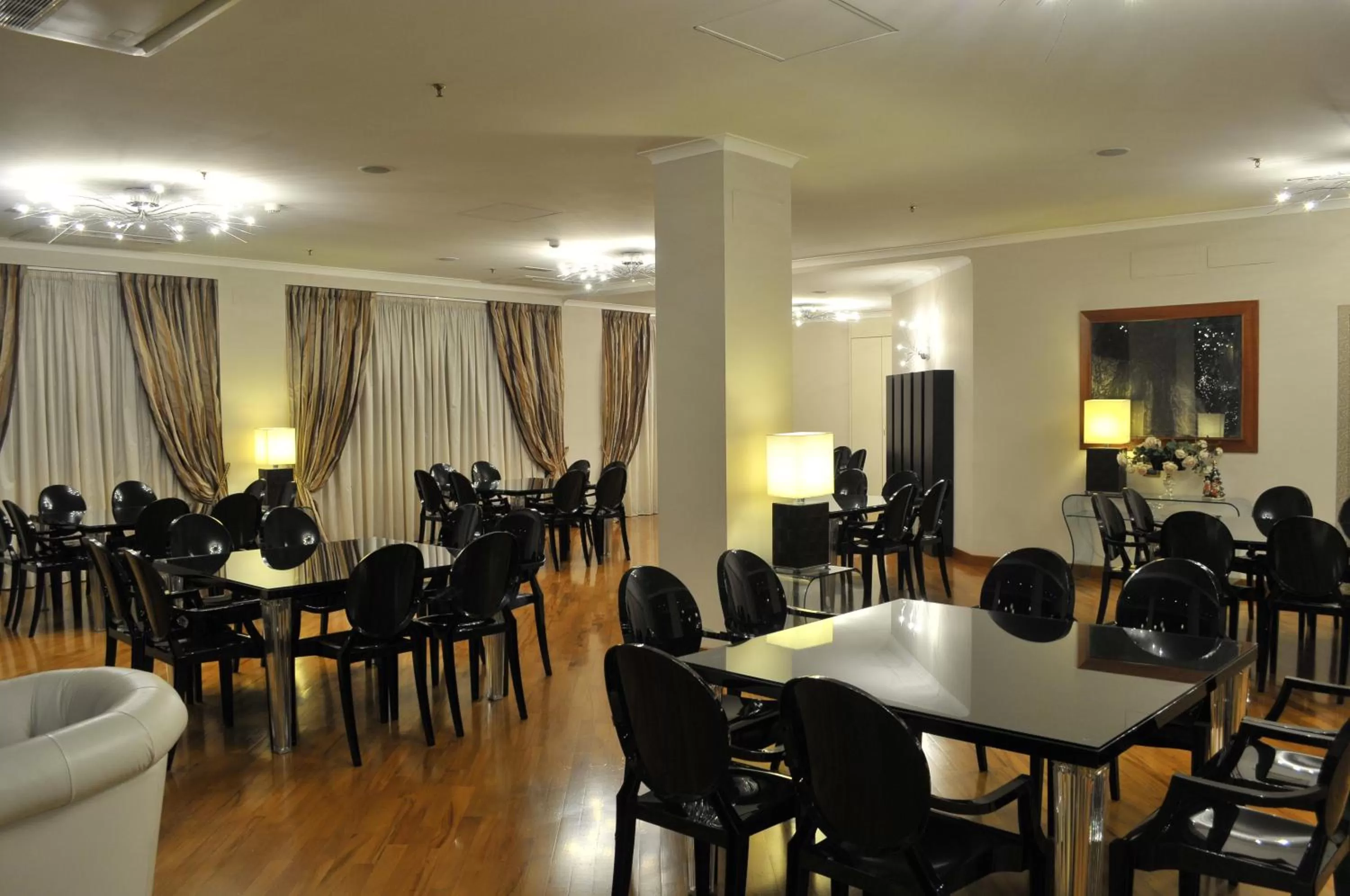Communal lounge/ TV room in Hotel Villa Traiano