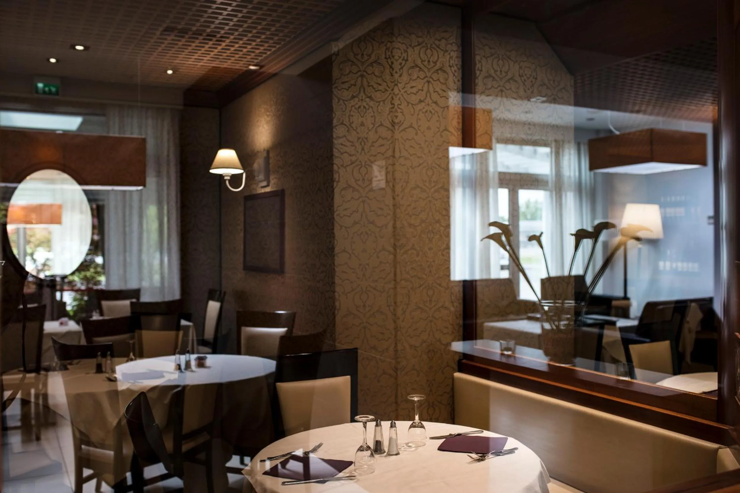Restaurant/places to eat in Smart Hotel Holiday