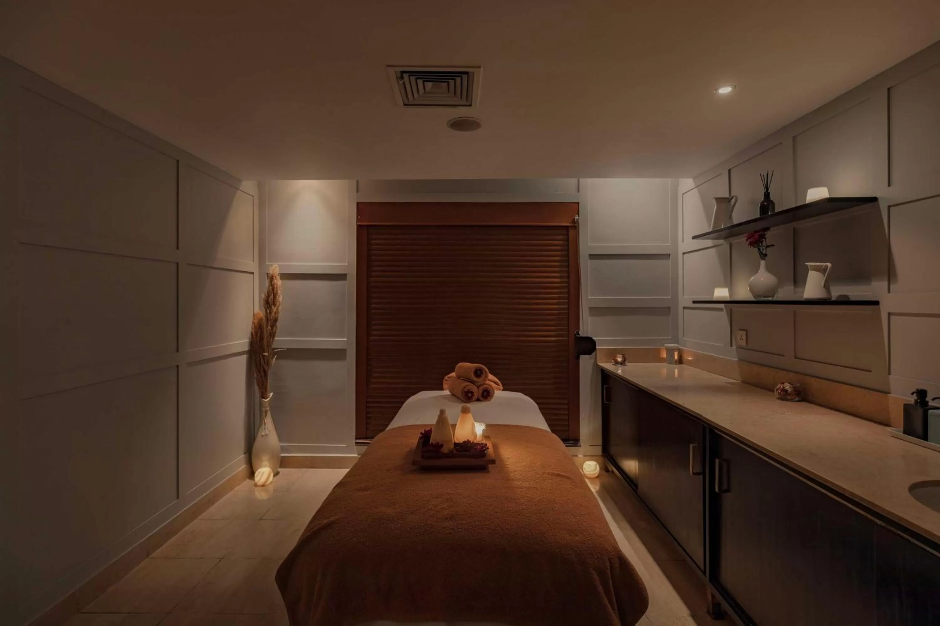 Spa and wellness centre/facilities, Bed in Radisson Blu Hotel, Cairo Heliopolis