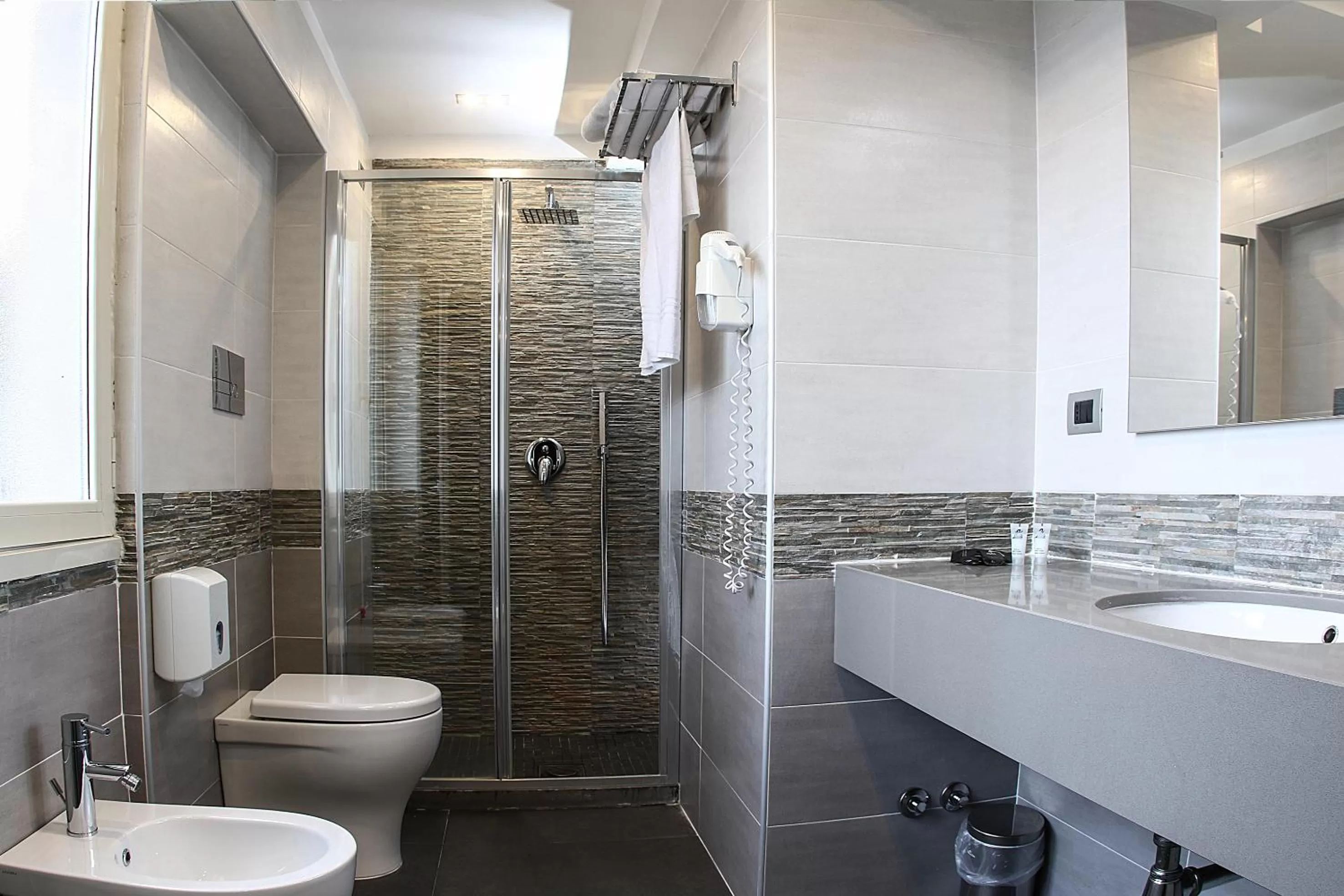 Shower in Best Western JFK Hotel