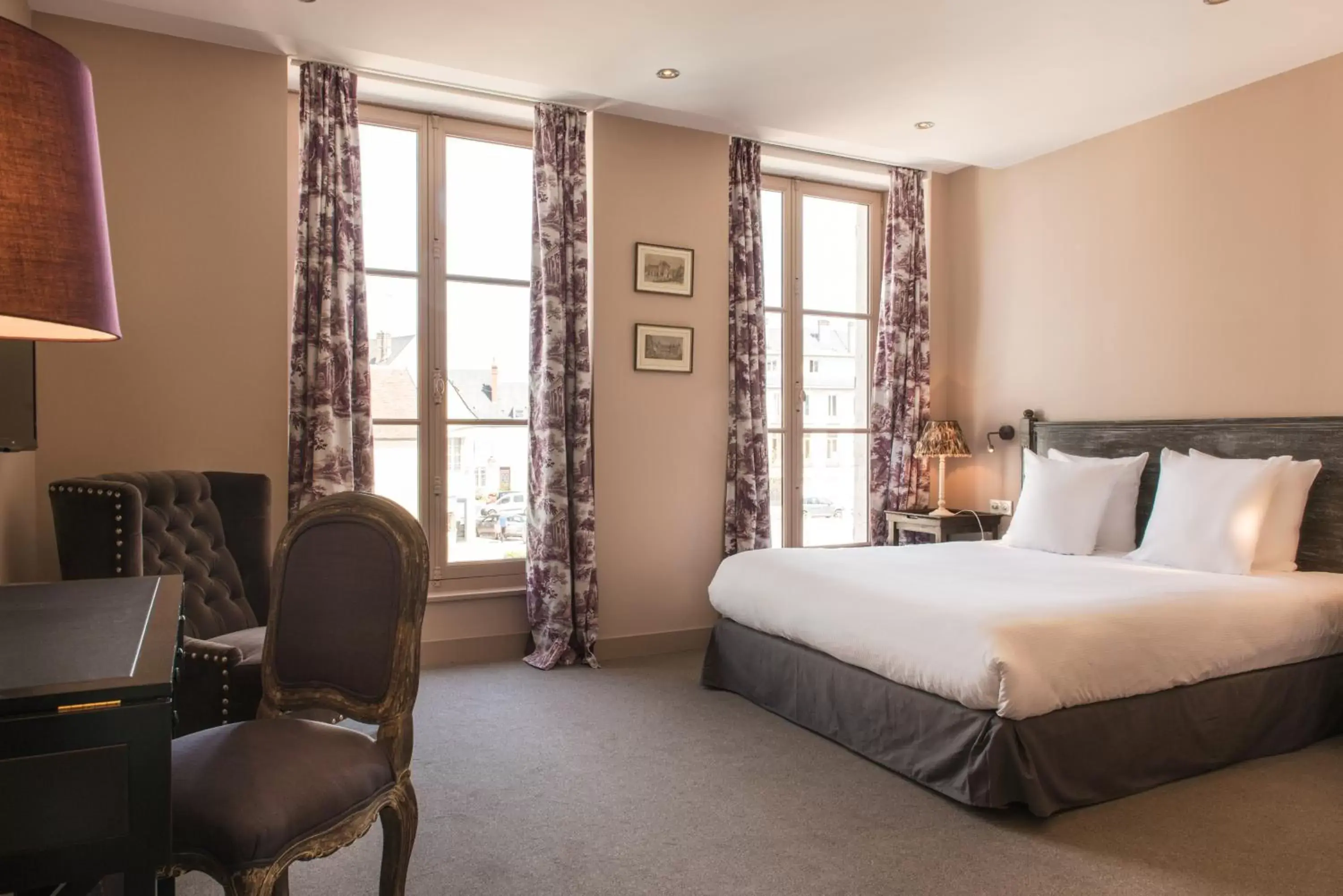 Hostellerie de l'Écu de Bretagne Hostellerie de l'Écu de Bretagne