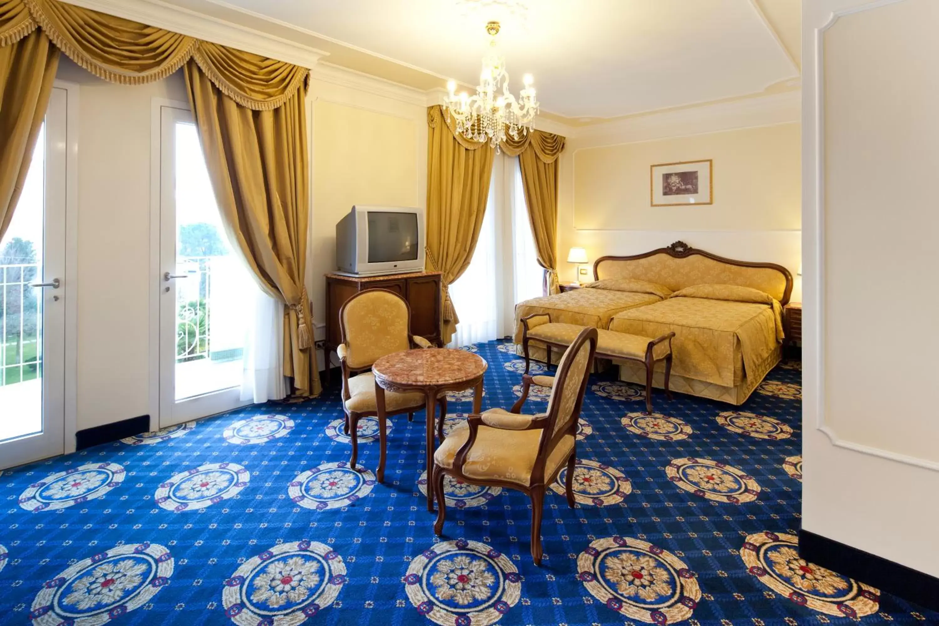 Photo of the whole room, Bed in Hotel La Residence & Idrokinesis Photo of the whole room, Bed in Hotel La Residence & Idrokinesis