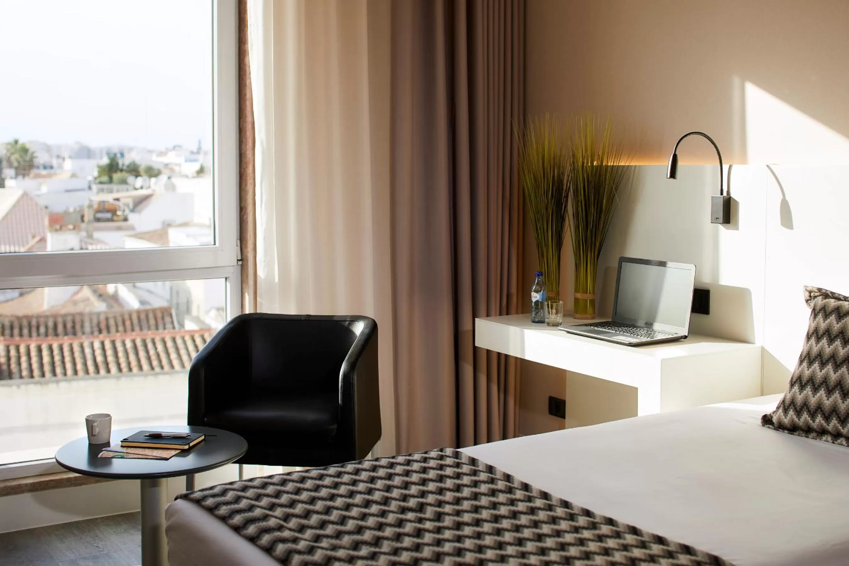 Bedroom in Occidental Faro