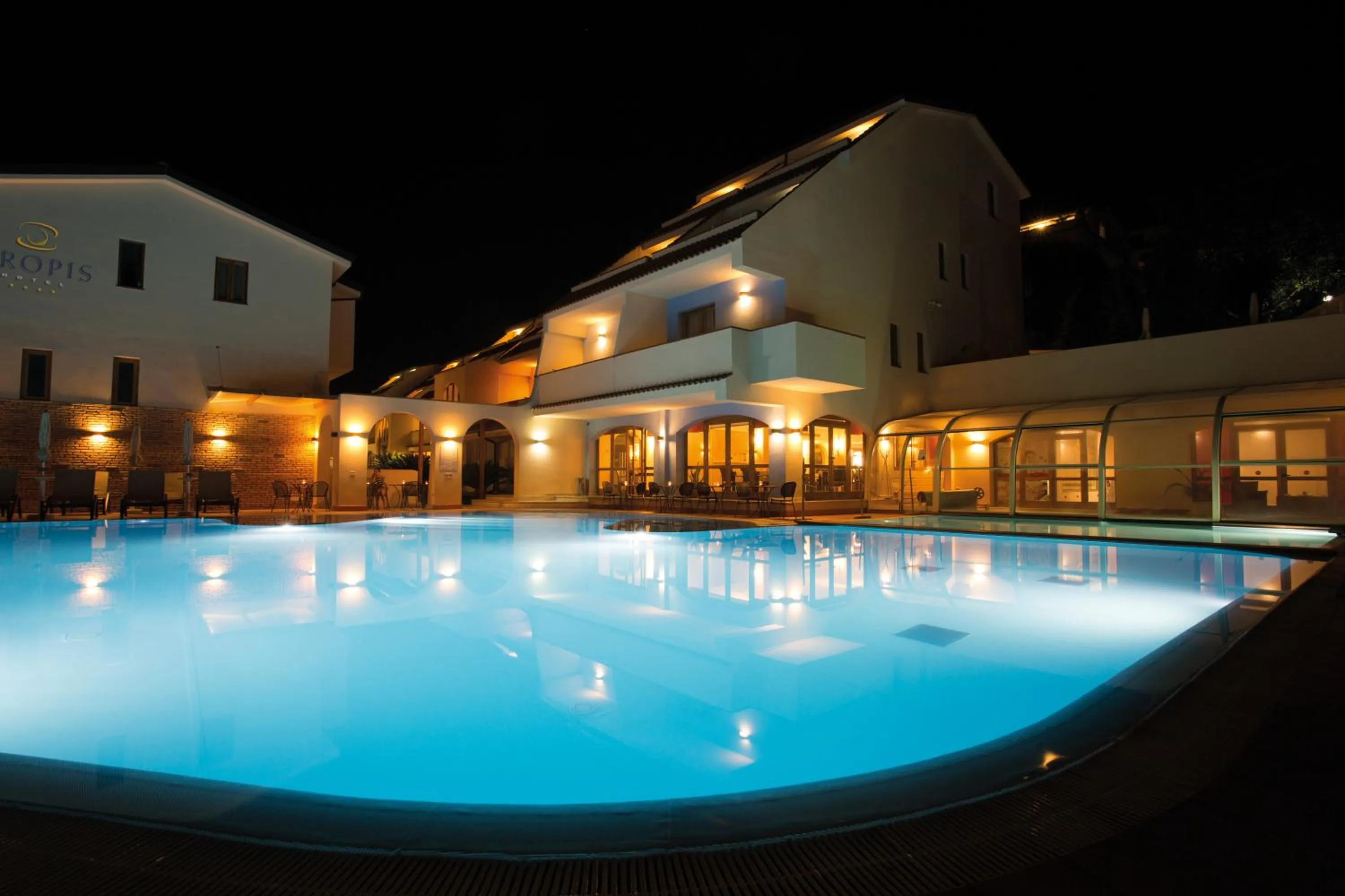 Swimming pool in Tropis Hotel