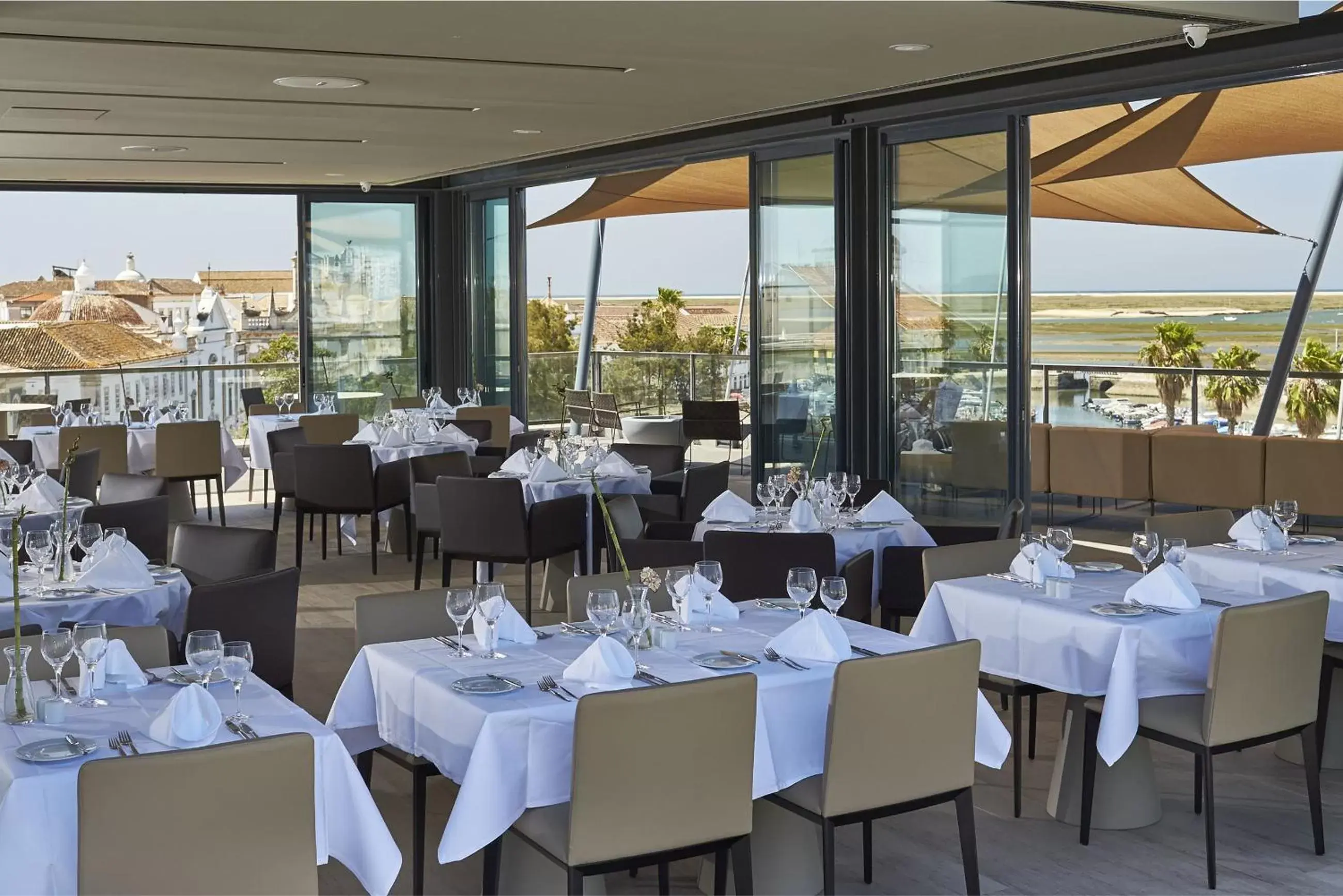 Restaurant/places to eat in Occidental Faro Restaurant/places to eat in Occidental Faro