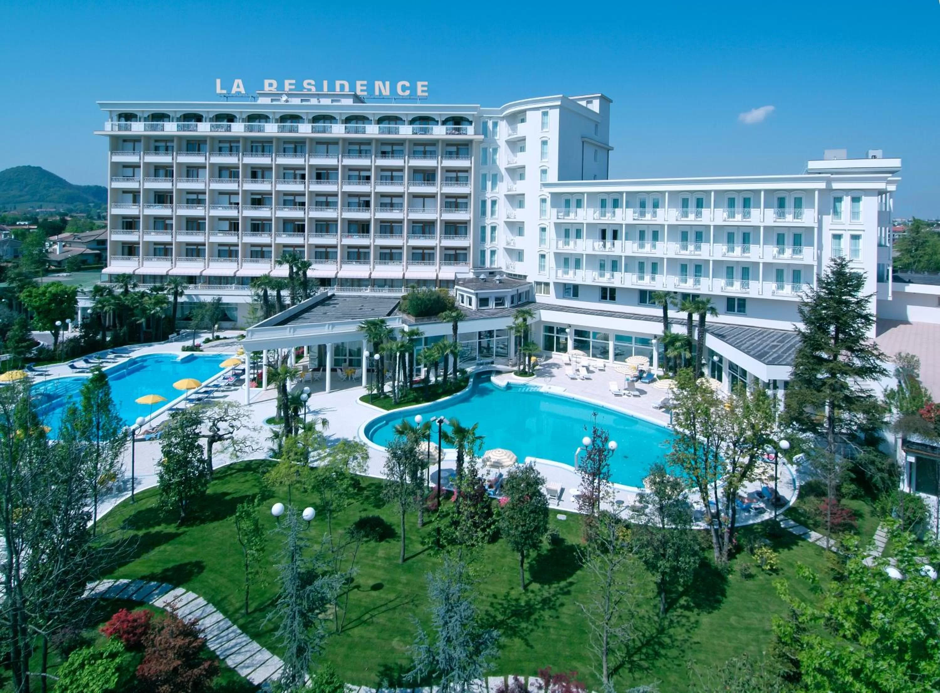 Property building in Hotel La Residence & Idrokinesis