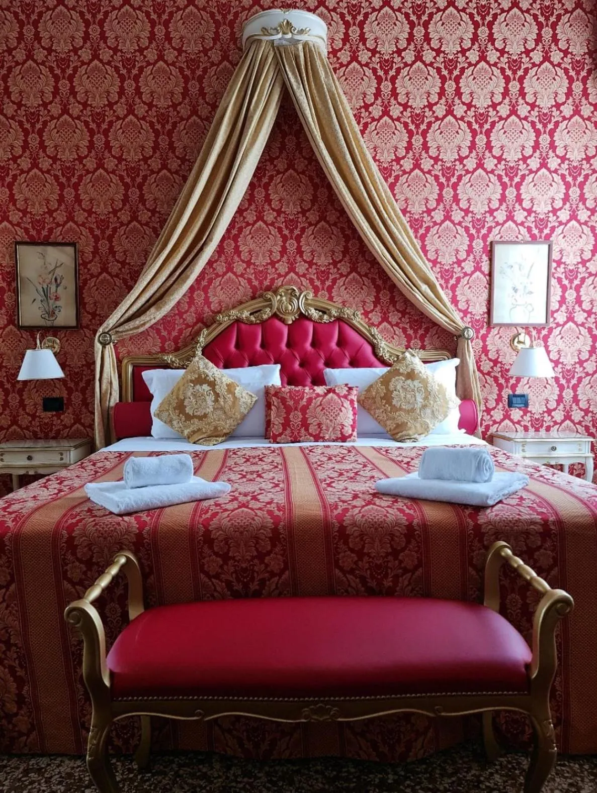 Friendly Venice Suites