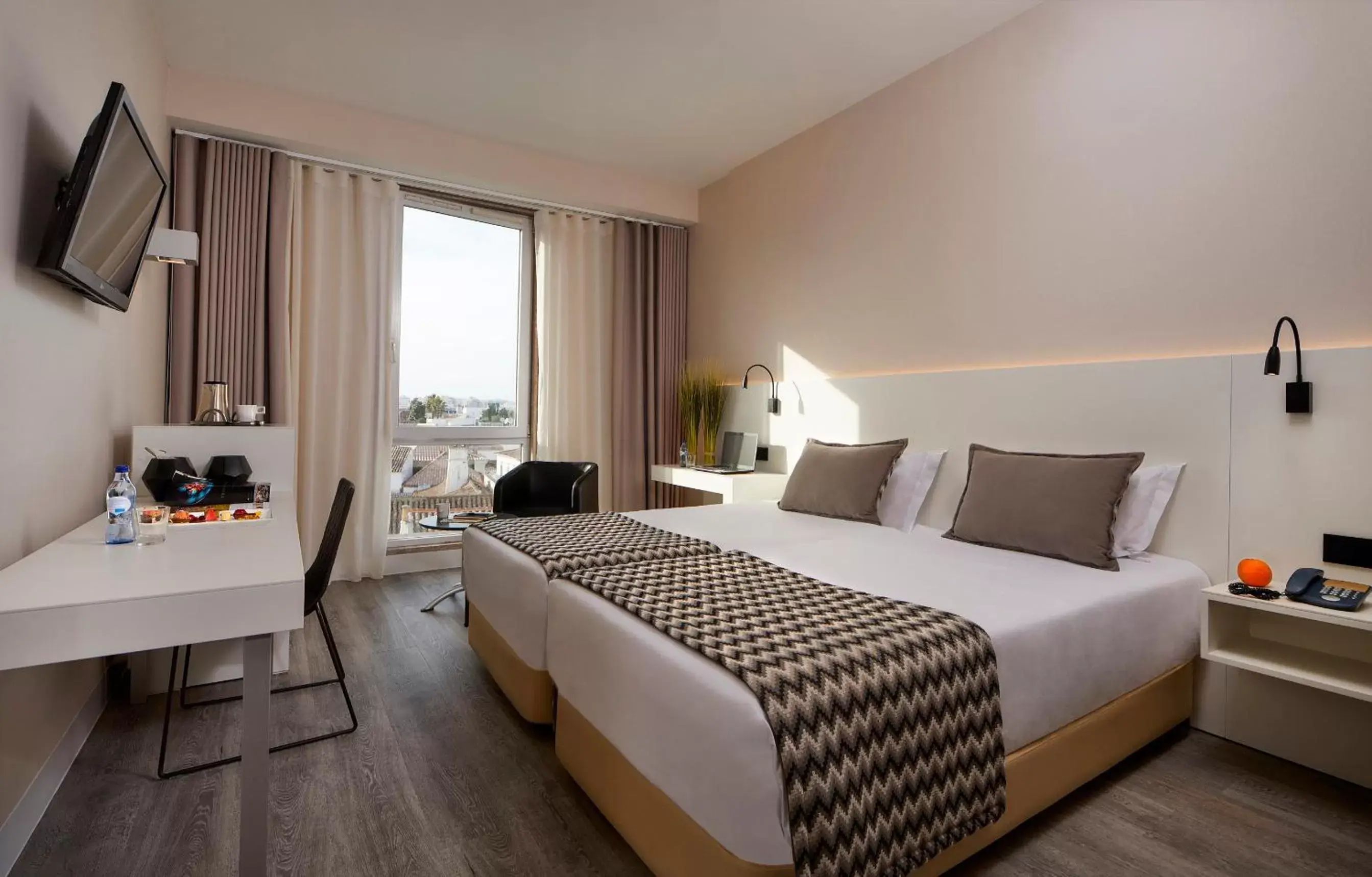Bedroom, Bed in Occidental Faro Bedroom, Bed in Occidental Faro