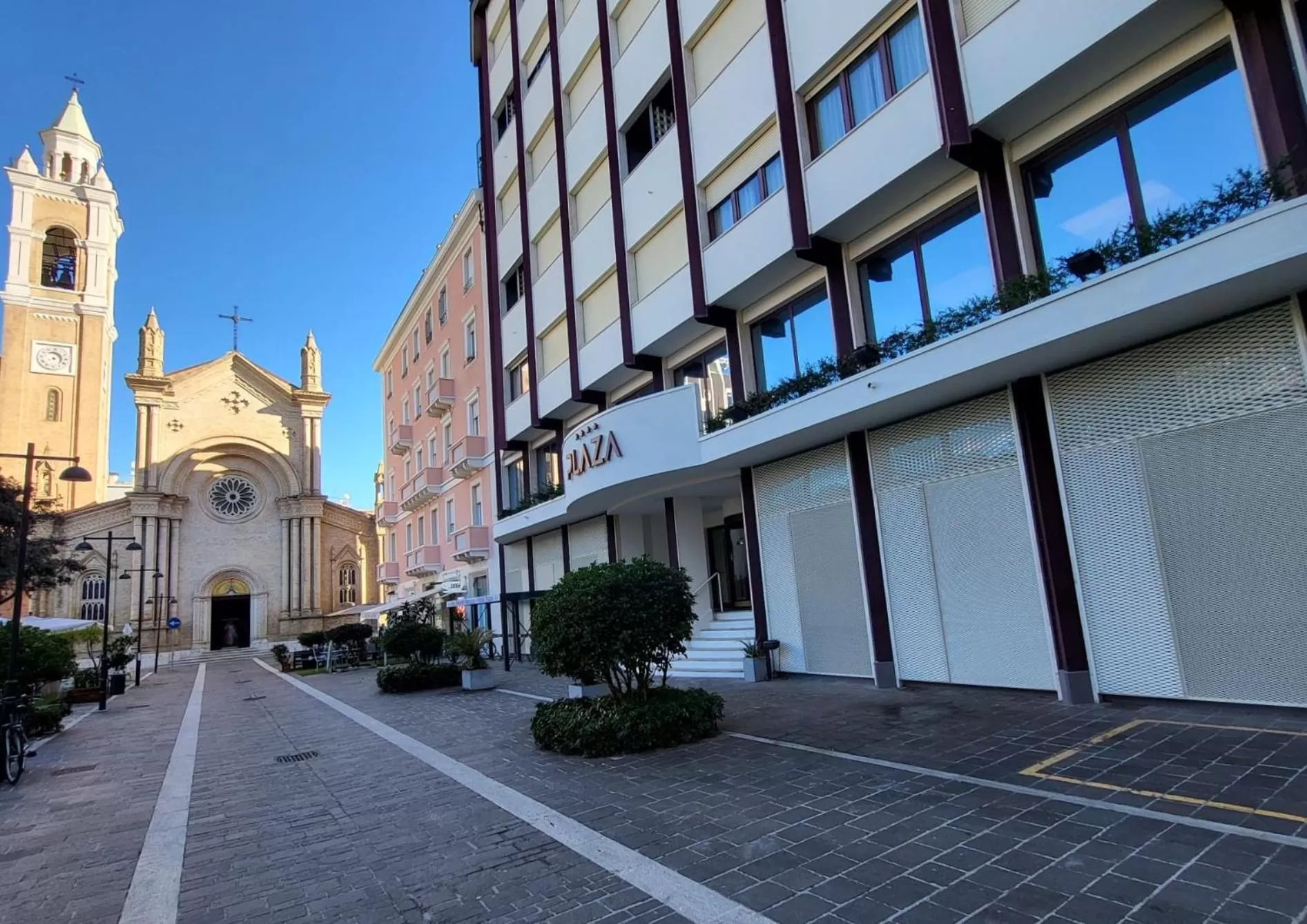 Property building in Hotel Plaza