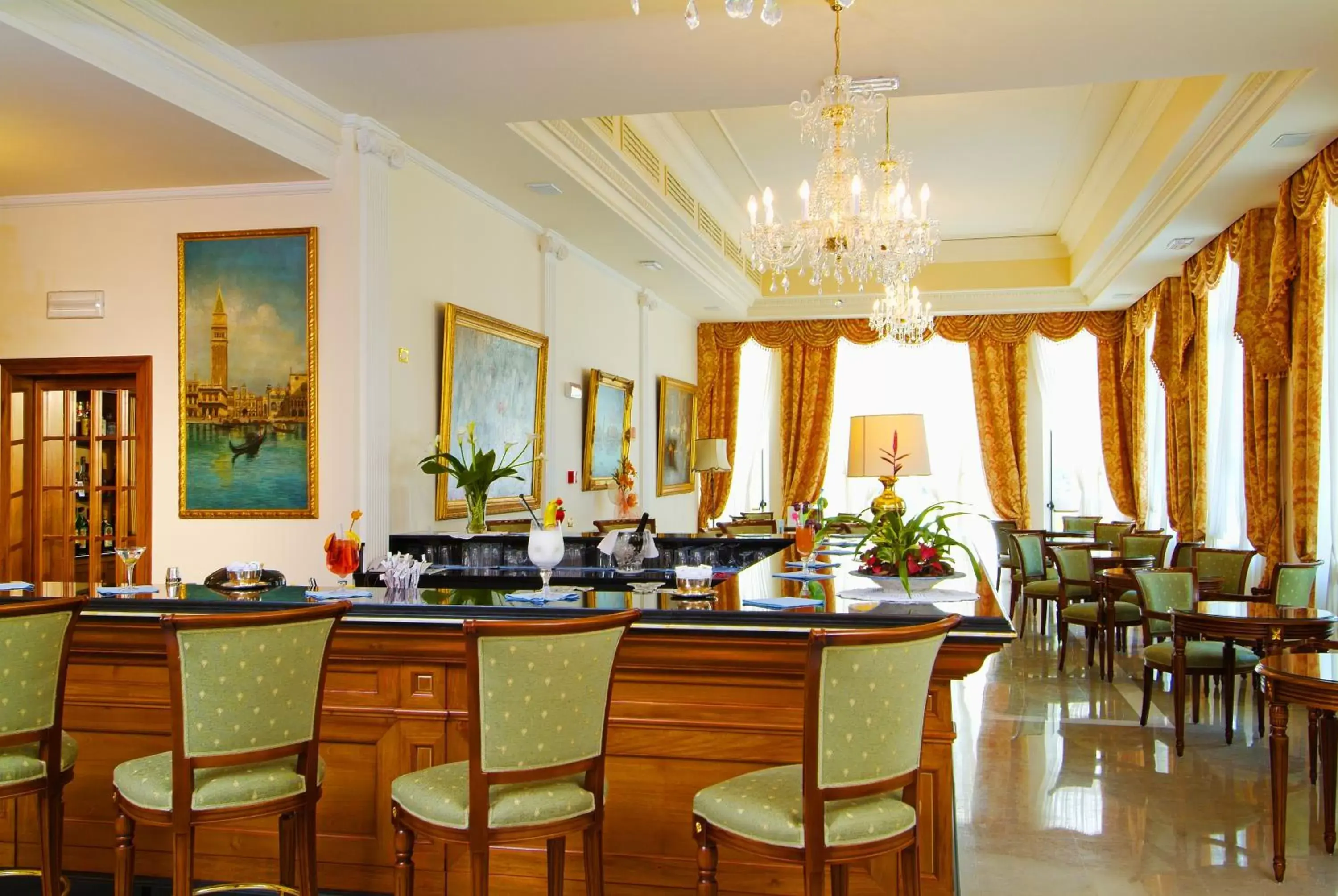 Lounge or bar in Hotel La Residence & Idrokinesis Lounge or bar in Hotel La Residence & Idrokinesis