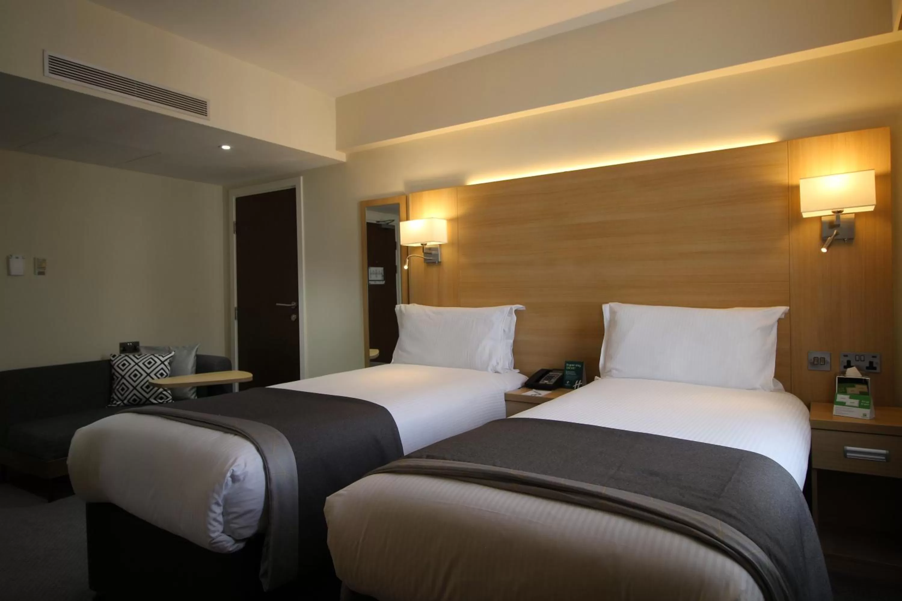 Photo of the whole room, Bed in Holiday Inn London Kensington High St. by IHG