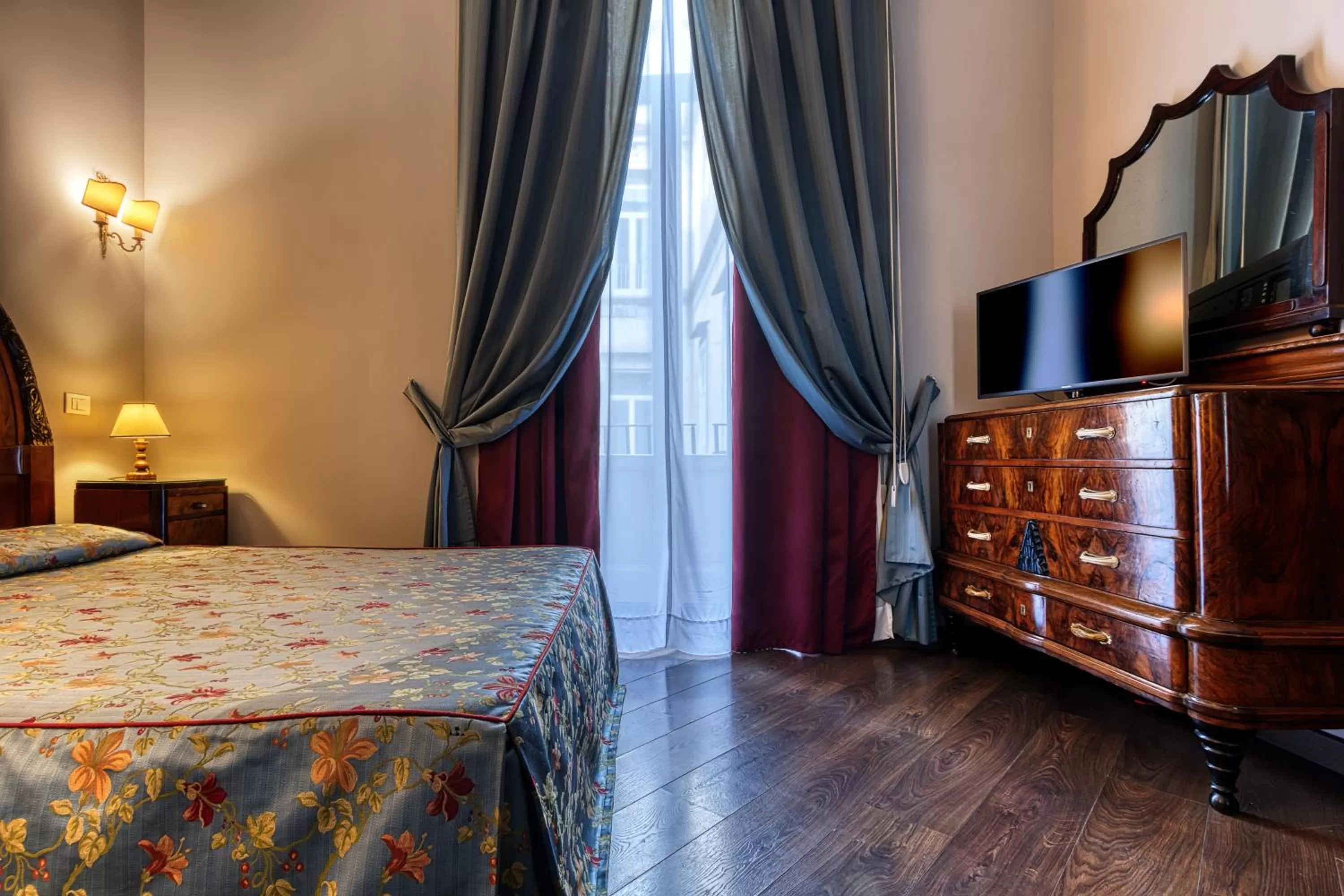 Photo of the whole room, Bed in Decumani Hotel De Charme