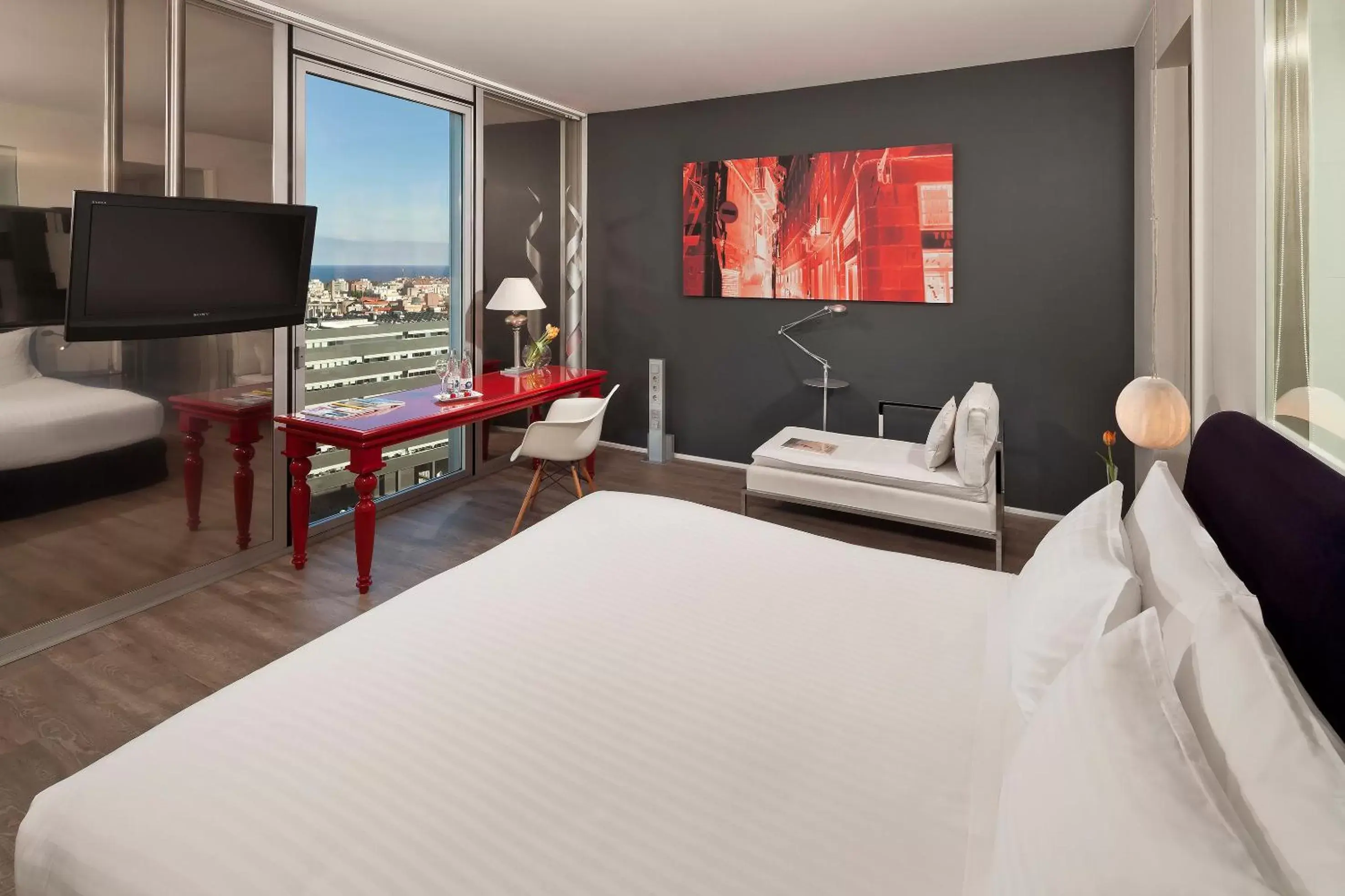 TV and multimedia, Bed in Melia Barcelona Sky 4* Sup TV and multimedia, Bed in Melia Barcelona Sky 4* Sup