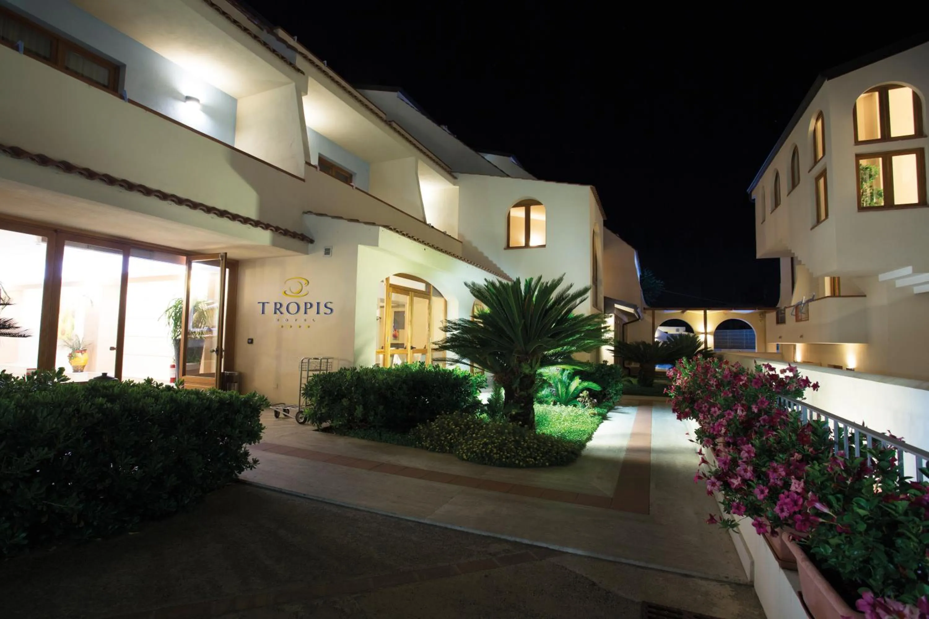 Facade/entrance in Tropis Hotel