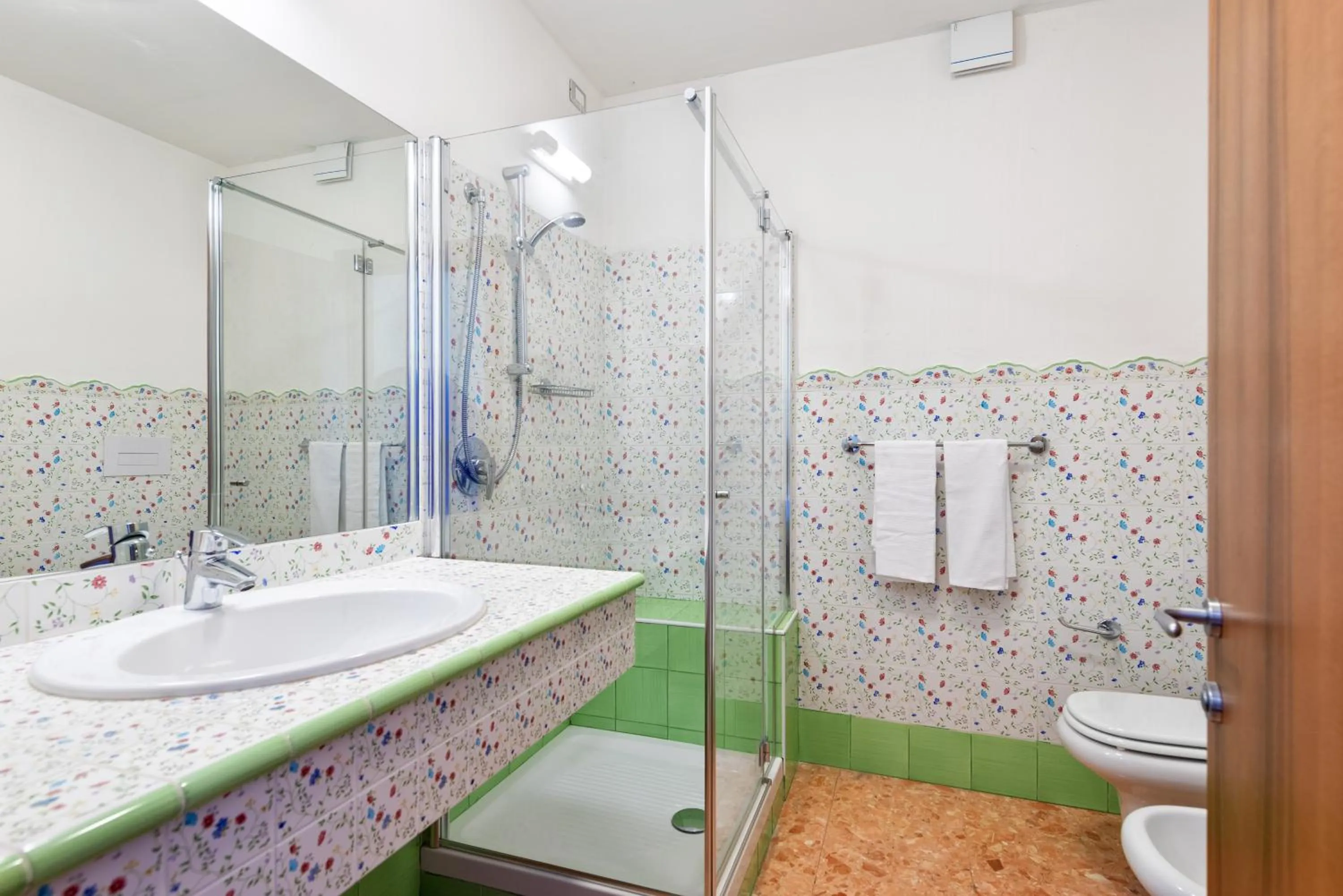 Shower in Hotel Internazionale
