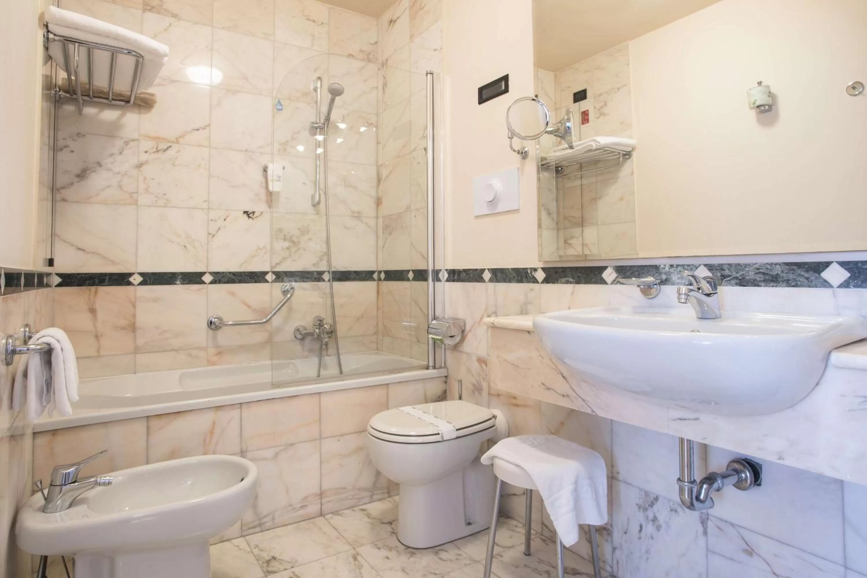 Toilet in Hotel Plaza