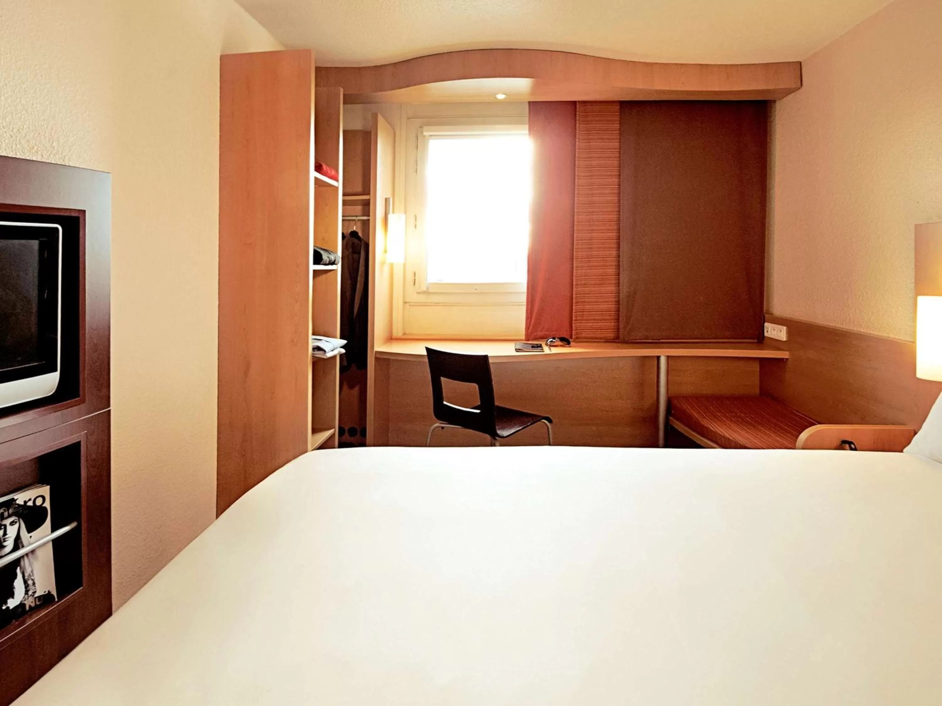 Photo of the whole room, Bed in Hotel Ibis Coimbra Centro