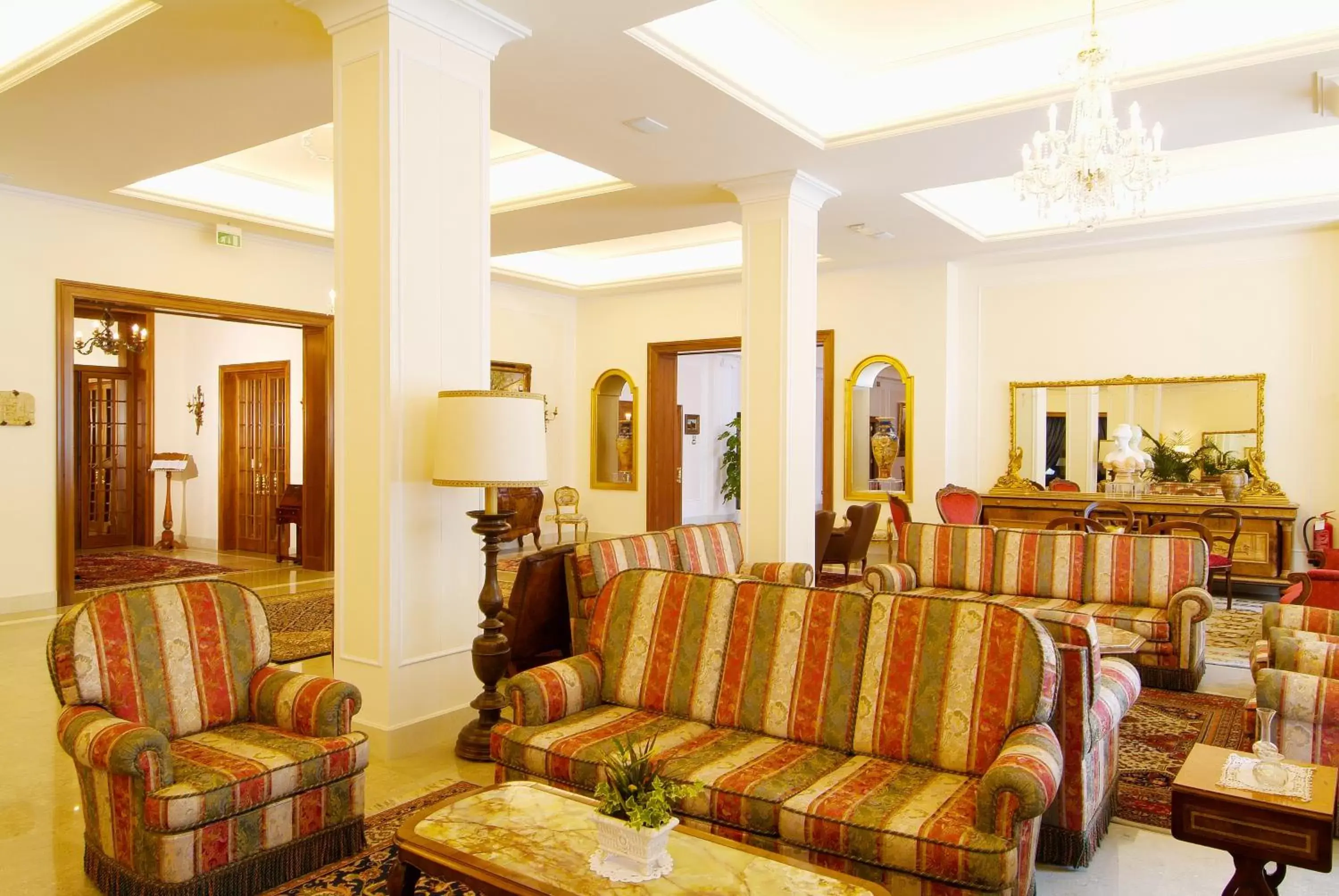 Lobby or reception in Hotel La Residence & Idrokinesis Lobby or reception in Hotel La Residence & Idrokinesis