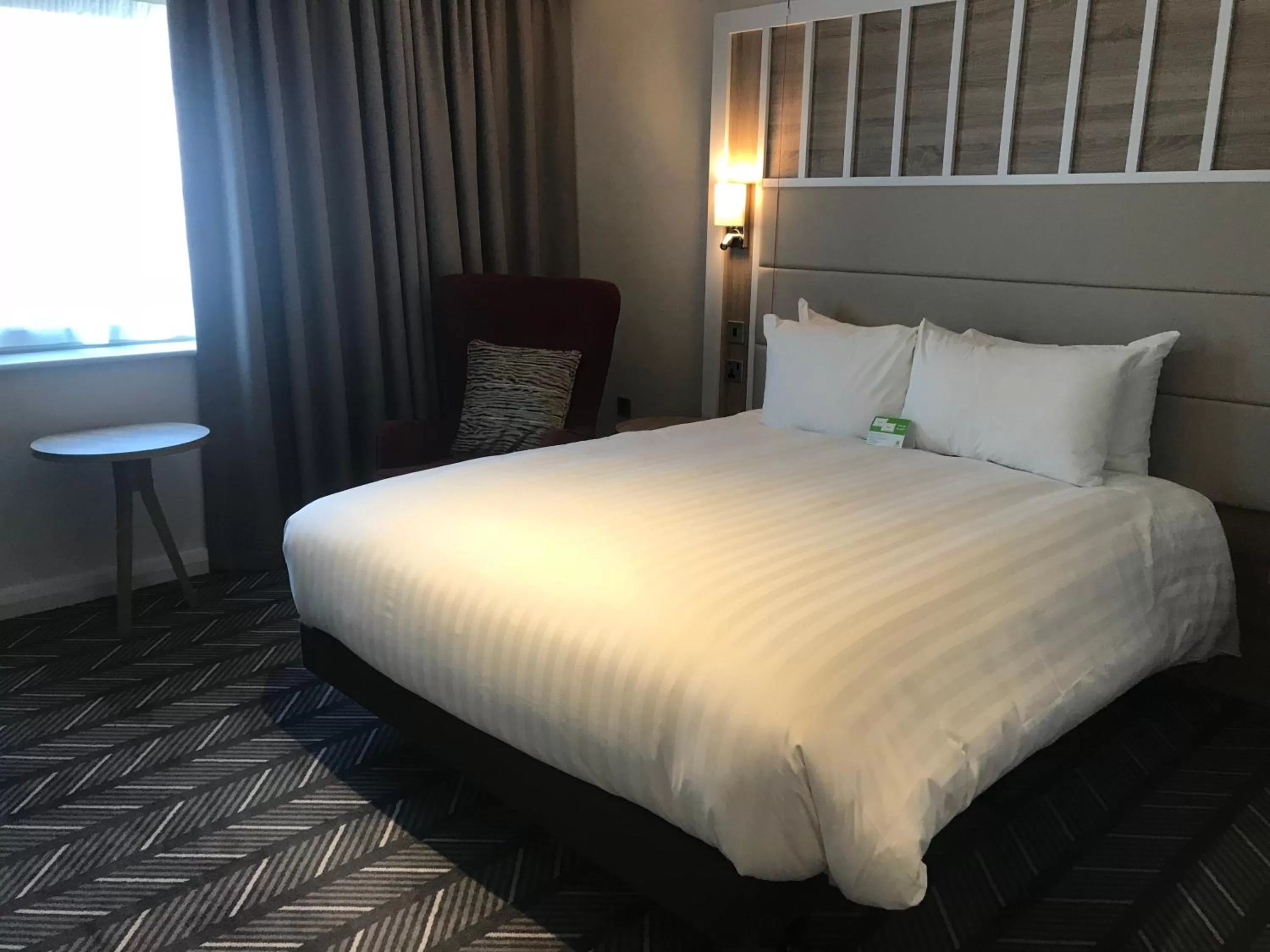 Photo of the whole room, Bed in Holiday Inn London-Shepperton by IHG