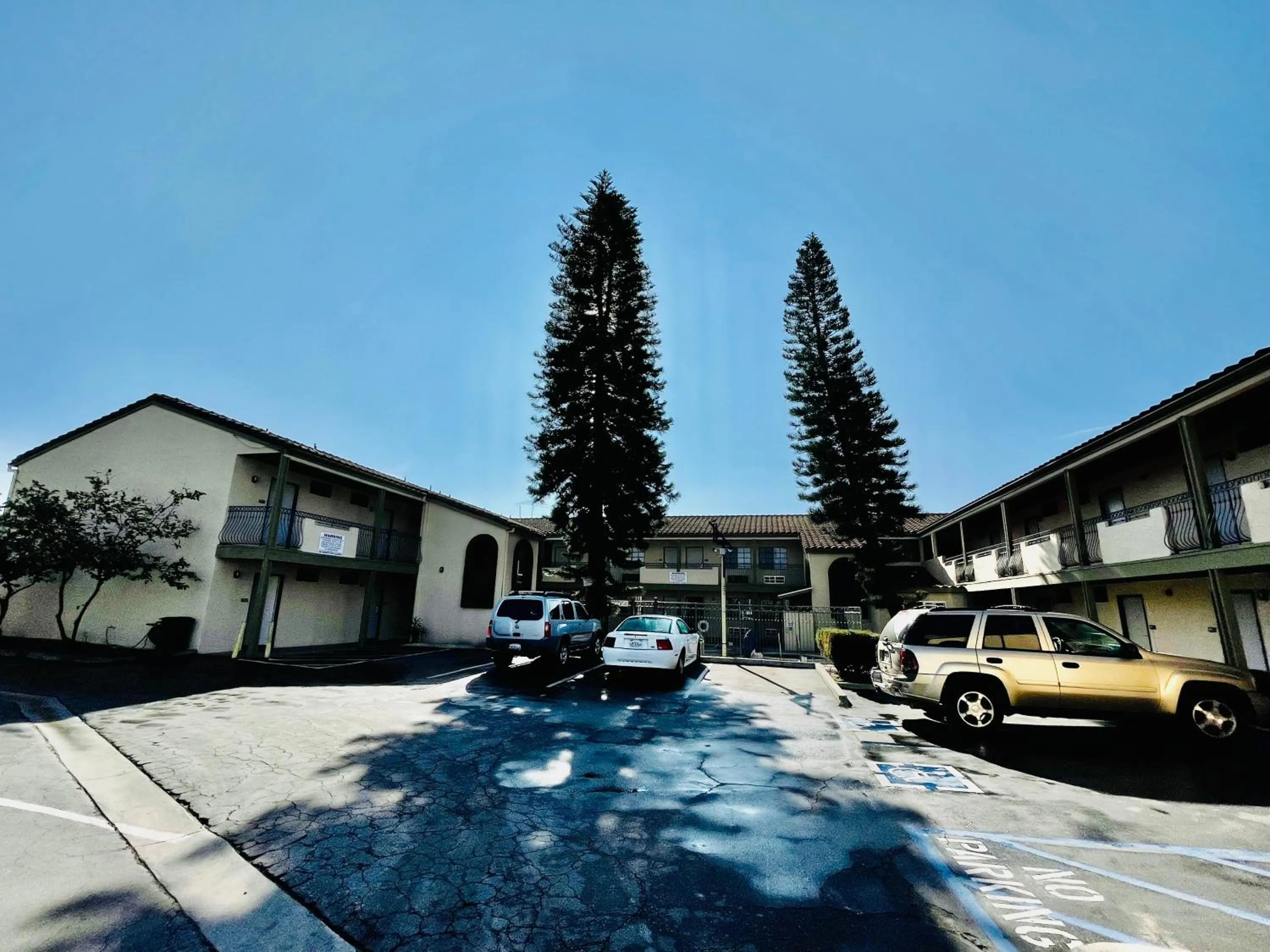 Property Building in Best Inn