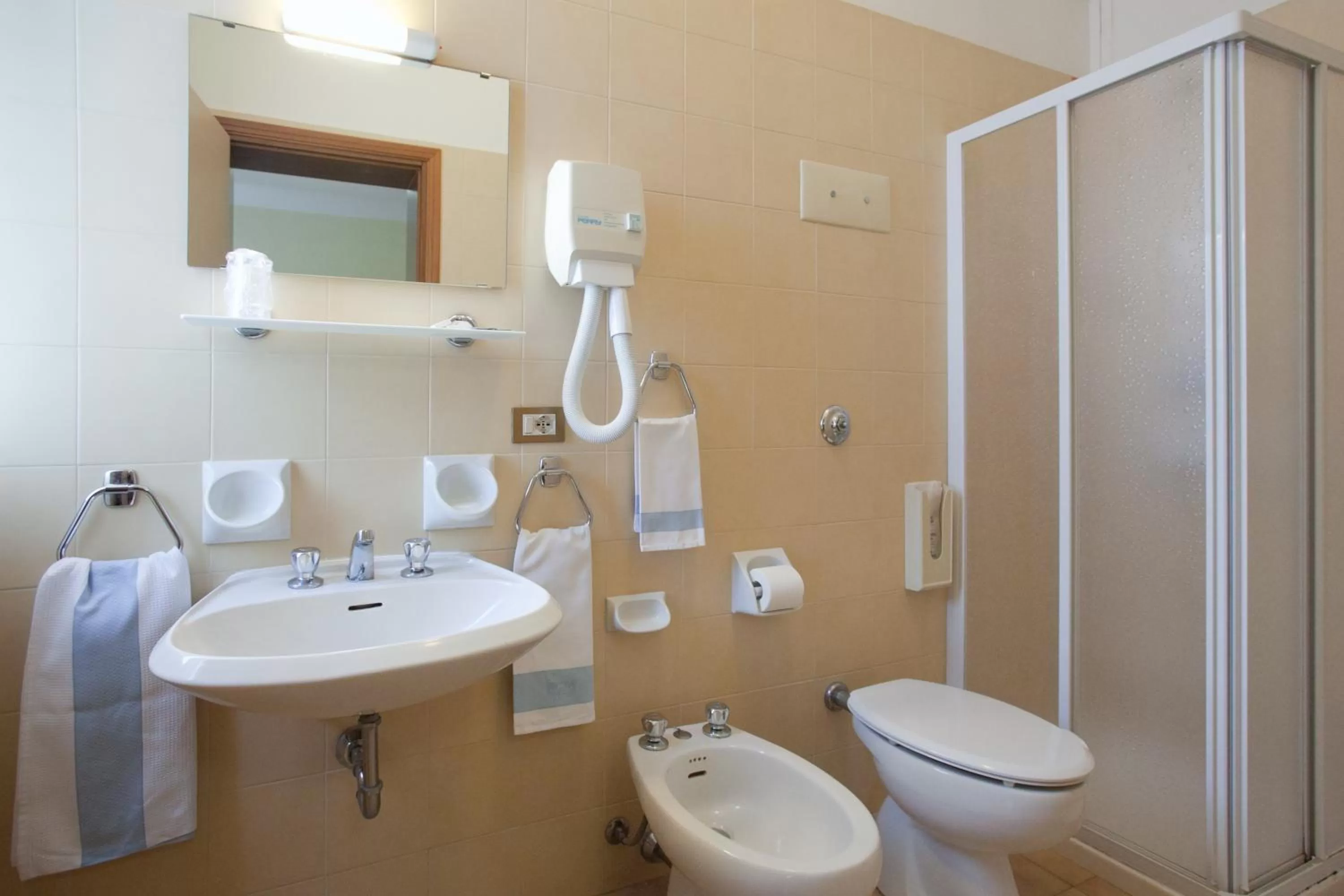 Public Bath in Hotel Casa Del Pellegrino