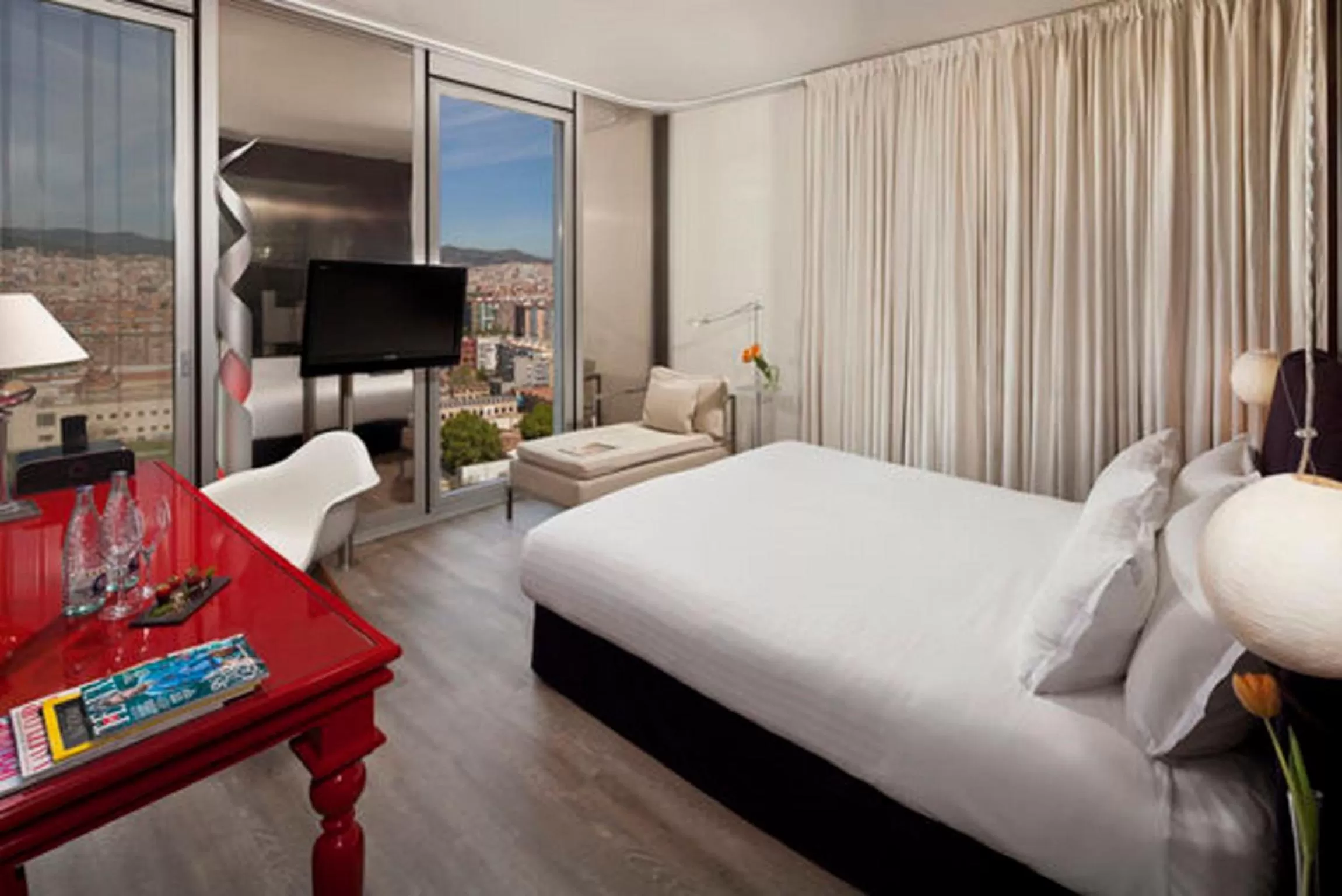 Family Connecting Rooms in Melia Barcelona Sky 4* Sup